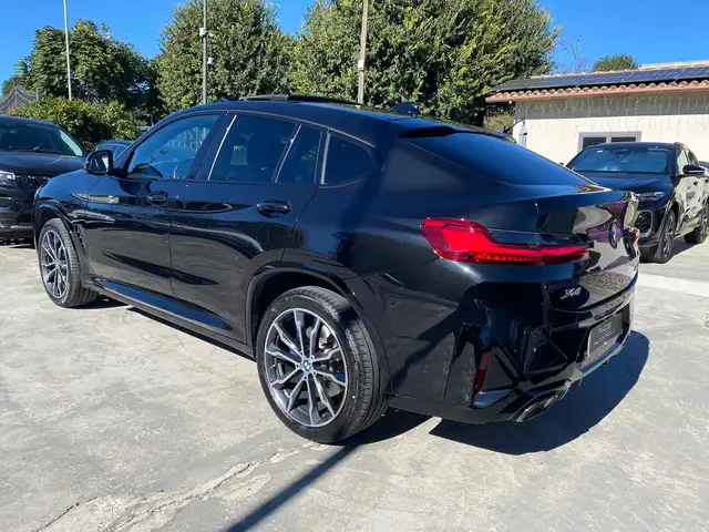 BMW X4 view 12