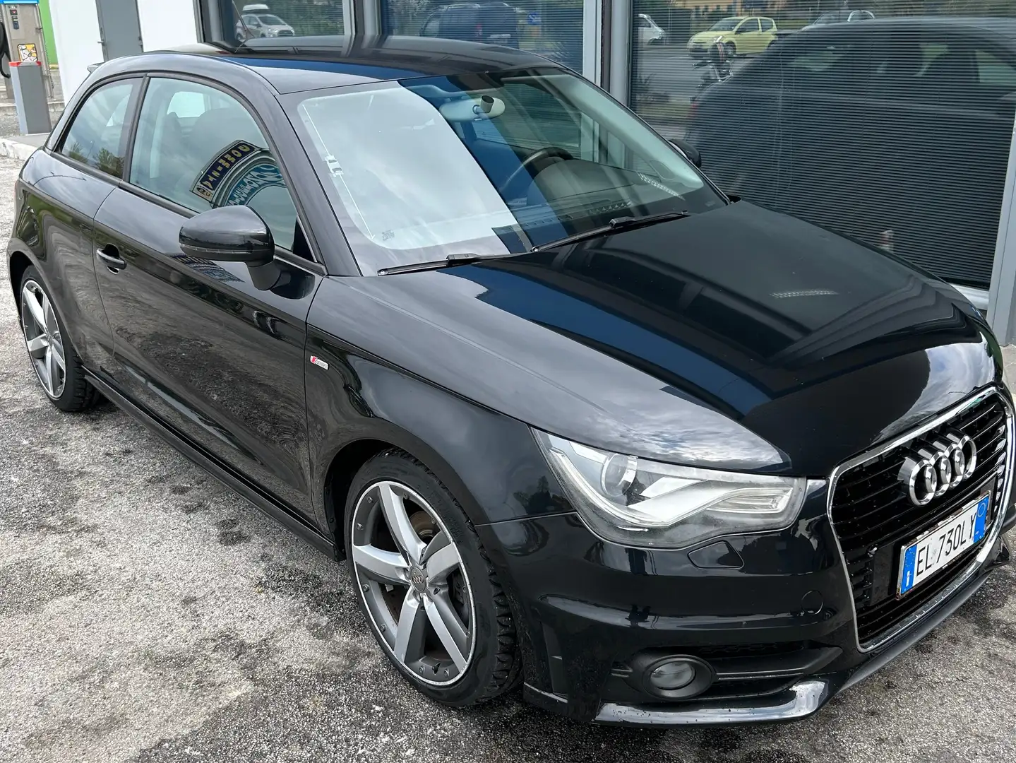 Audi A1 A1 I 2010 3p 1.6 tdi Ambition 105cv crna - 1