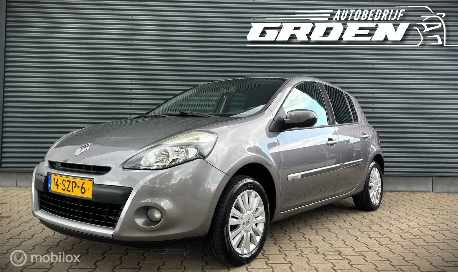 Renault Clio 1.2 Collection Gris - 1