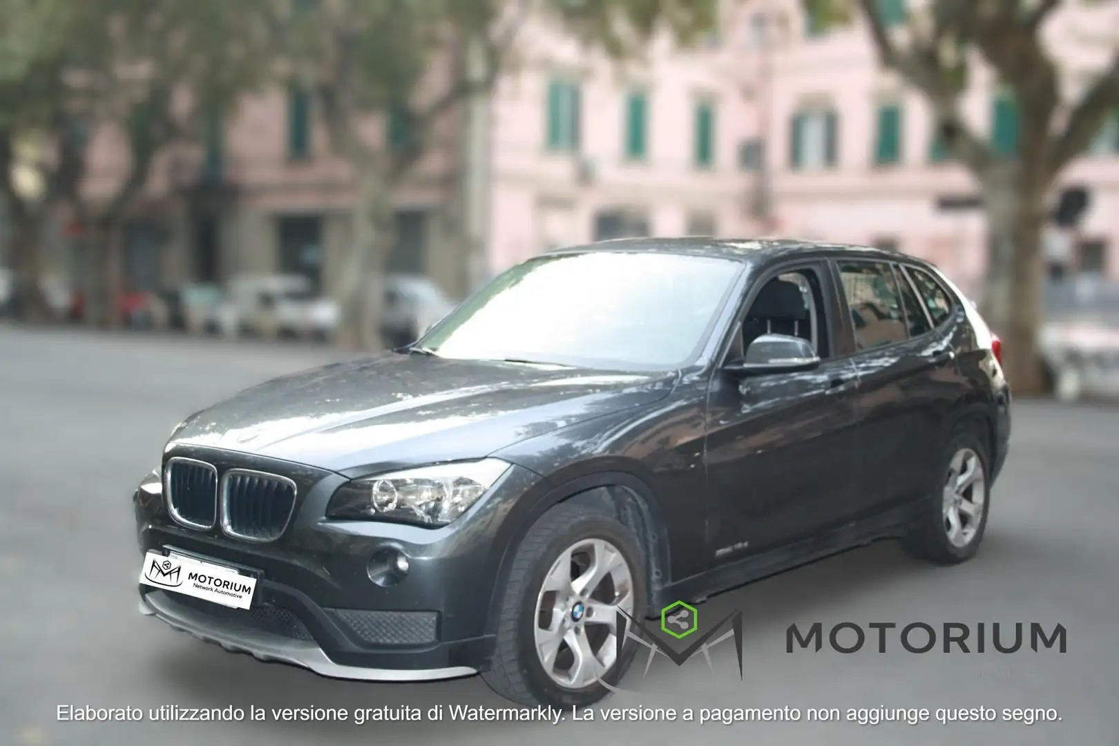 BMW X1 sDrive18d Steptronic M Sport Grau - 1