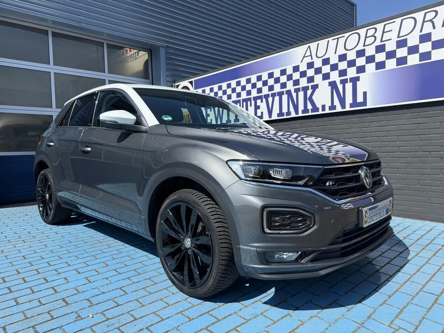 Volkswagen T-Roc 1.5 ADAP CRUISE STOELVERW. TREKHAAK P-CAM APPLE Grijs - 1