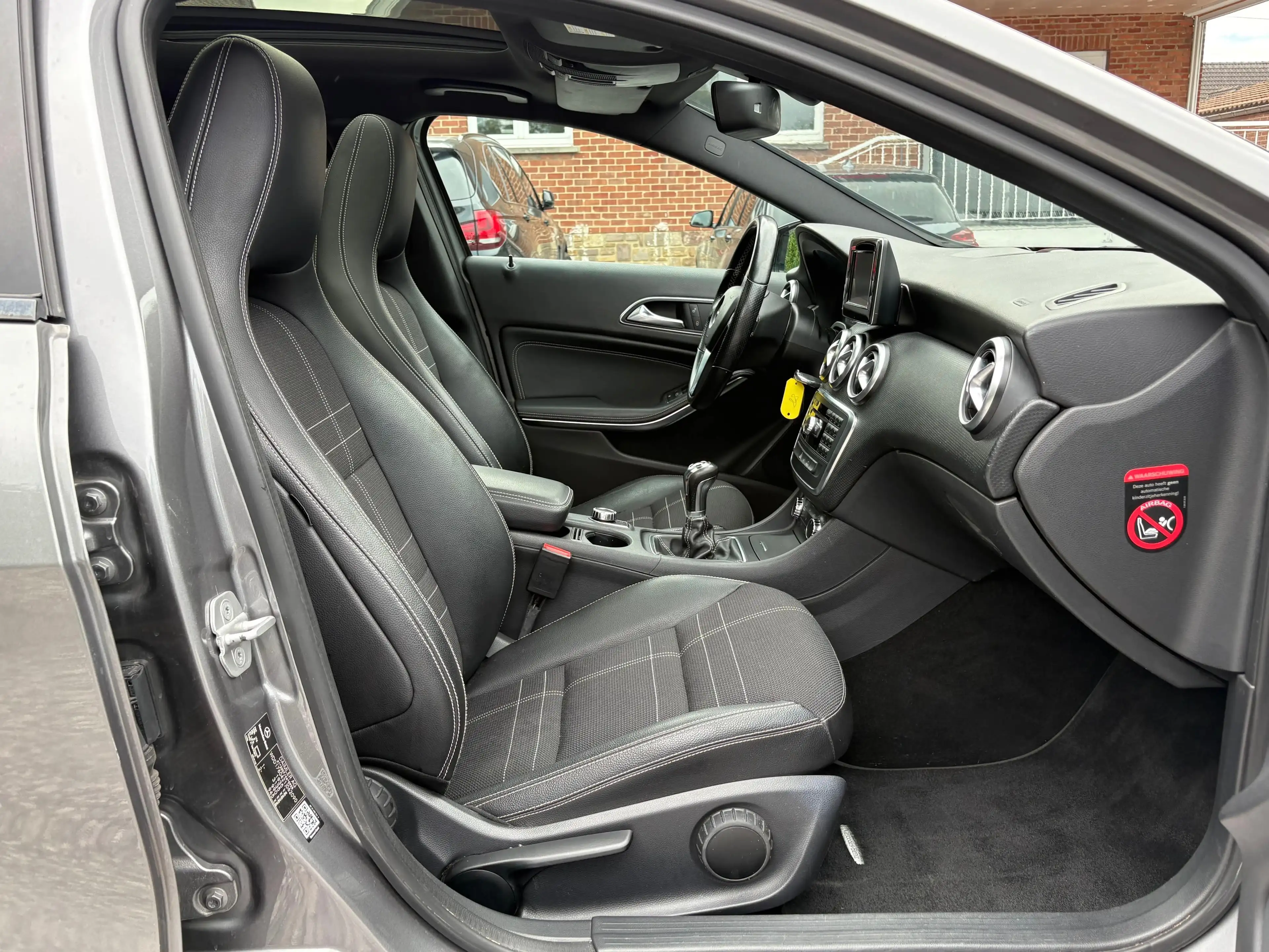 Mercedes-Benz A 180 Euro6-Toit Ouvrant Panoramique-Echappement Sport-Front Assist-Gps-Pdc...Garantie 12mois! — photo 12