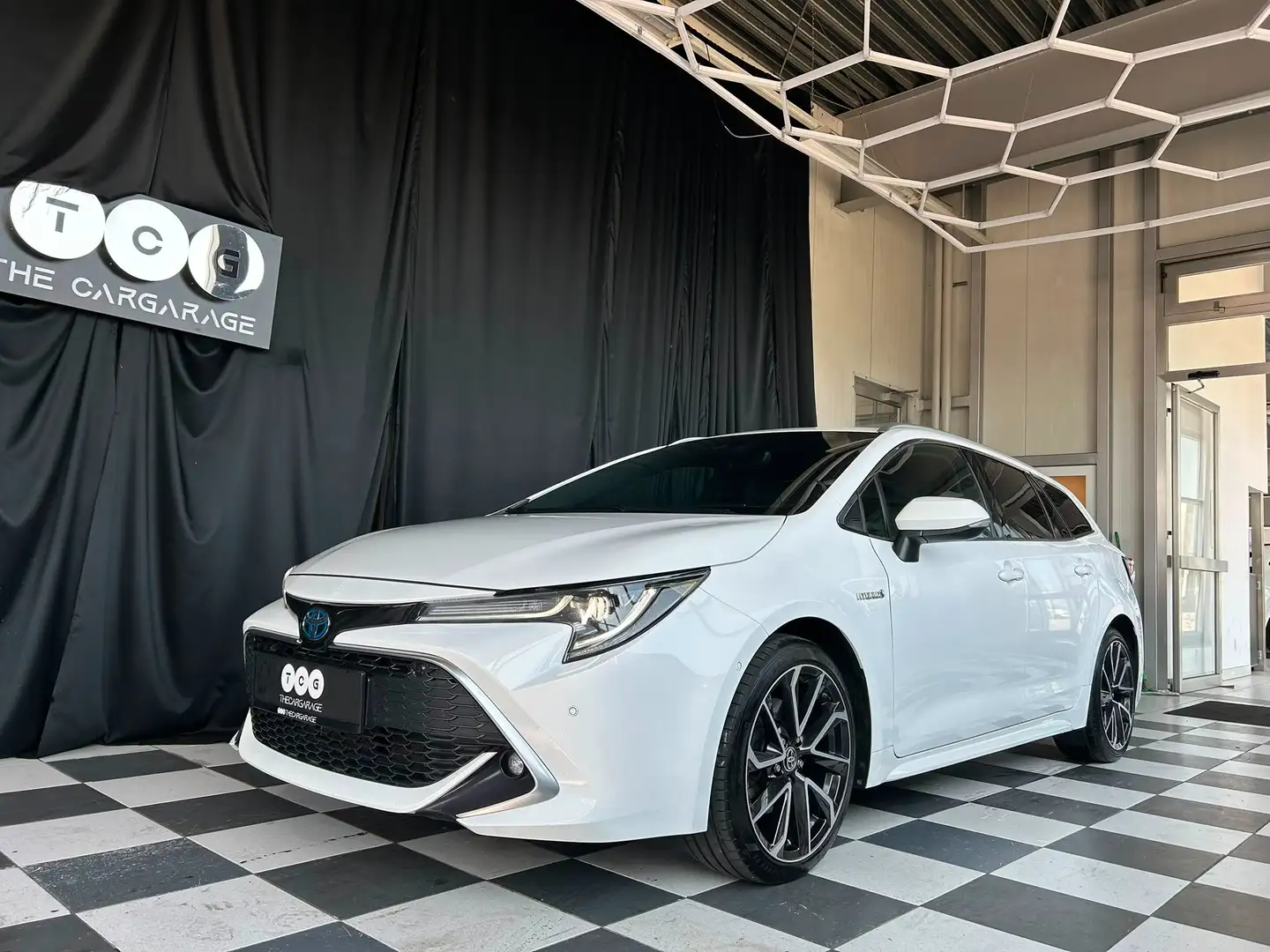 Toyota Corolla Hybrid Lounge Weiß - 1