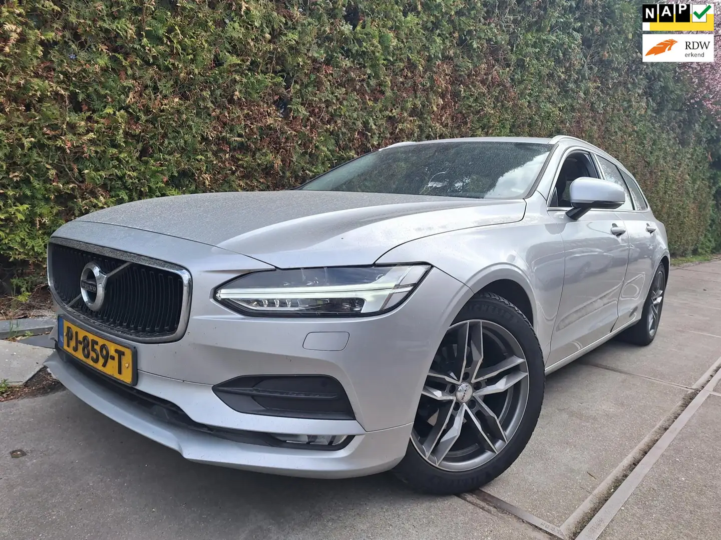 Volvo V90 2.0 D4 Momentum Grijs - 1
