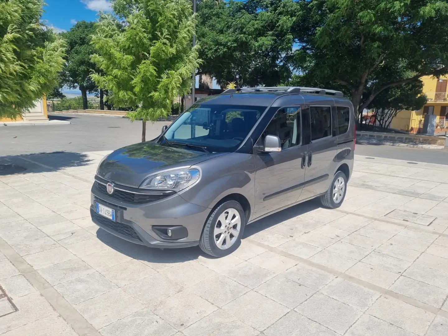 Fiat Doblo 2017 1.6 mjt 16v Lounge 120cv Gris - 1