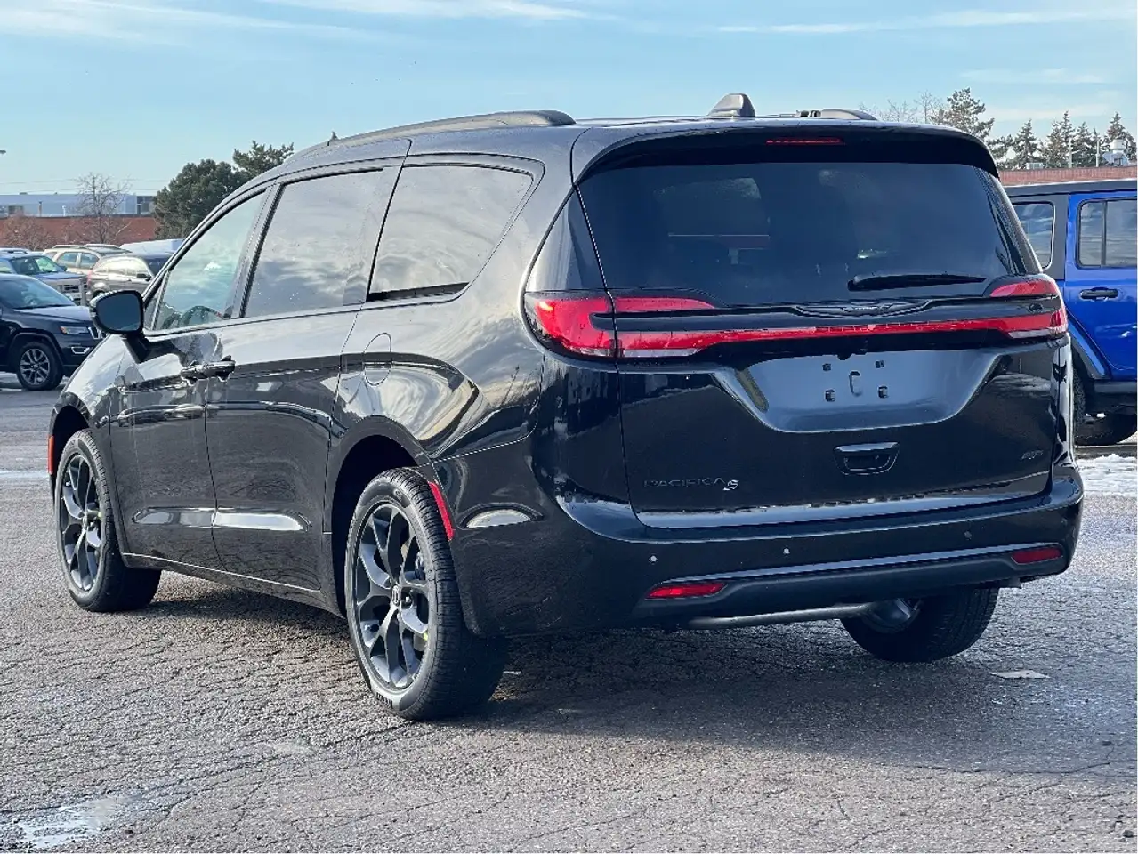 Chrysler Pacifica снимка Chrysler Pacifica