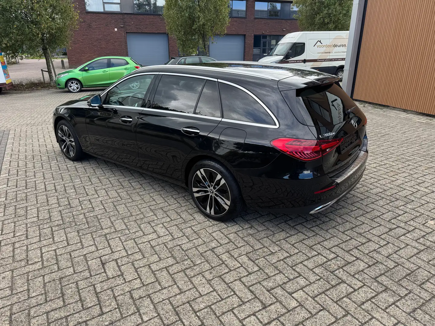 Mercedes-Benz C 300 Mercedes-Benz C300e Plug in Hybrid 313PK Zwart - 2