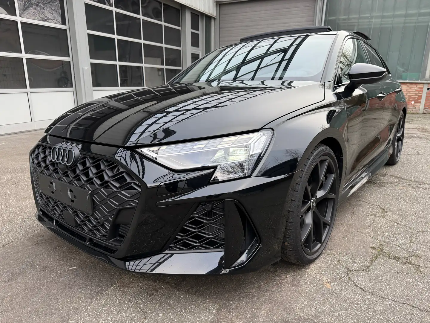Audi RS3 Sportback / Matrix / Pano / RS-Abgas / MMi Schwarz - 1