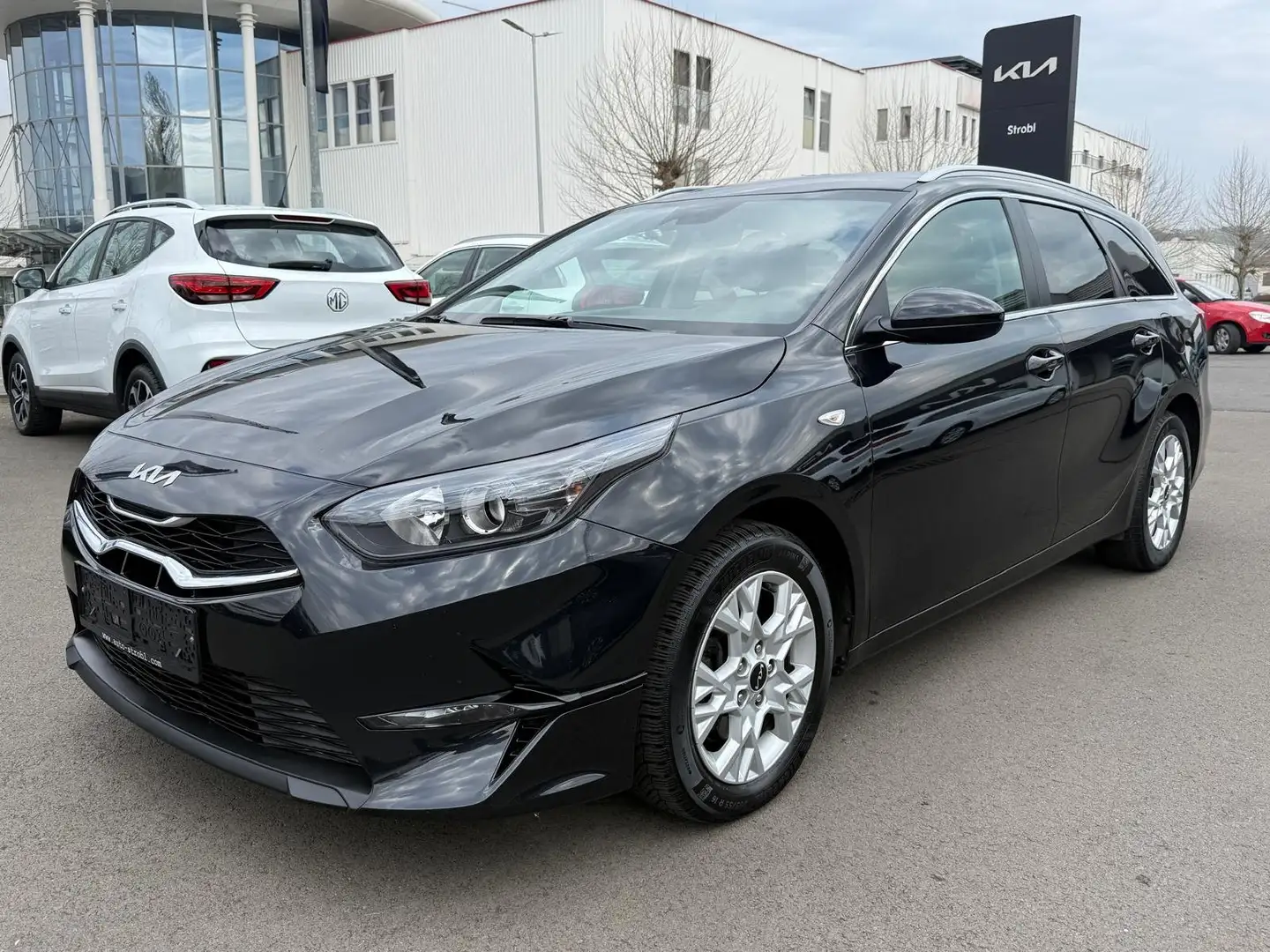 Kia Ceed SW / cee'd SW 1,6 CRDi SCR ISG Silber 48V DCT Schwarz - 1