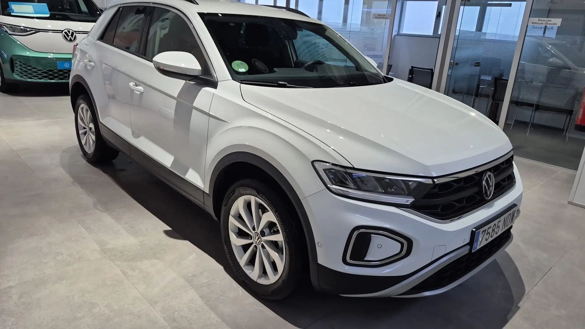 Volkswagen T-Roc 1.5 TSI Life 110KW - 1