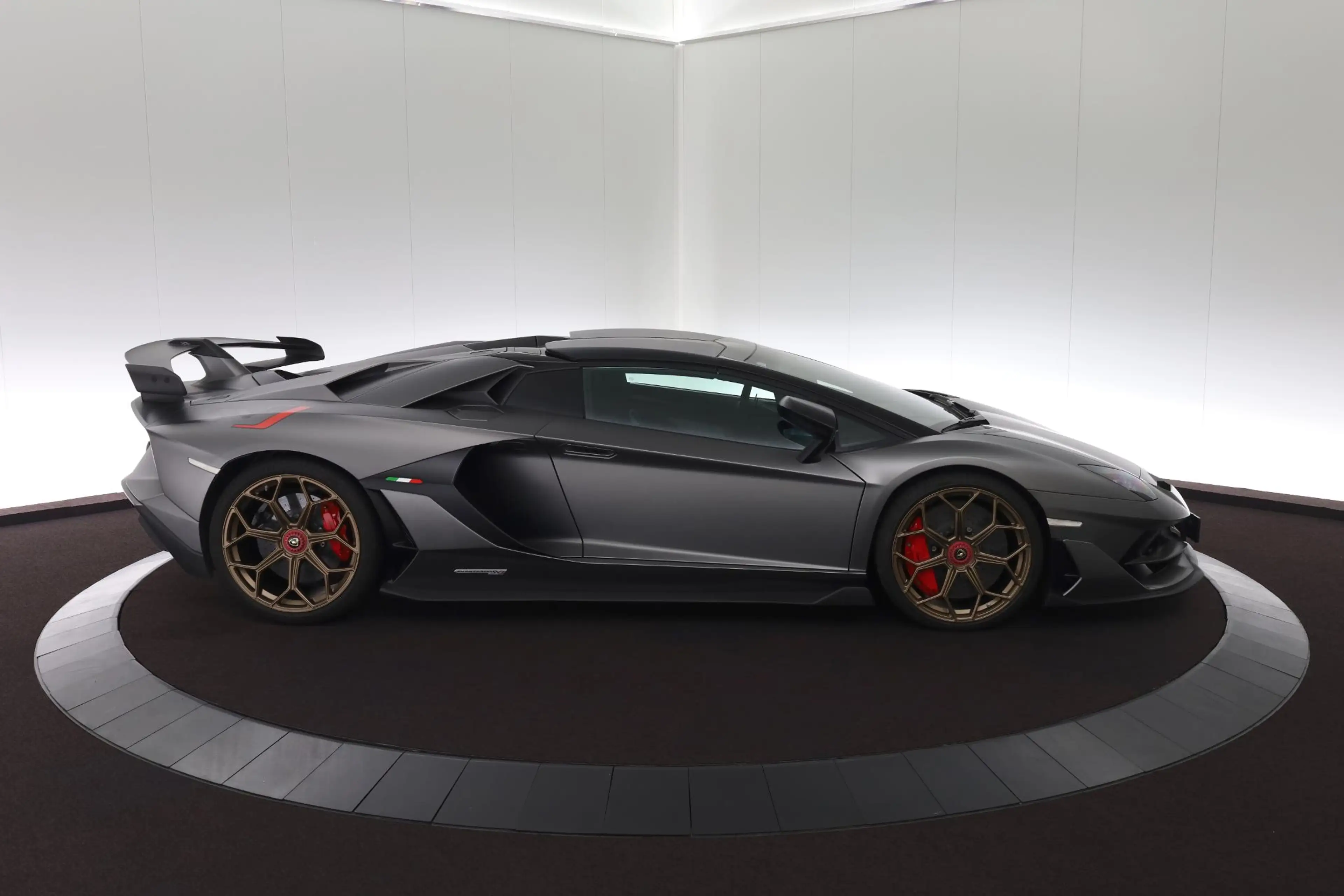 Lamborghini Aventador 6.5 V12 SVJ Roadster — photo 15