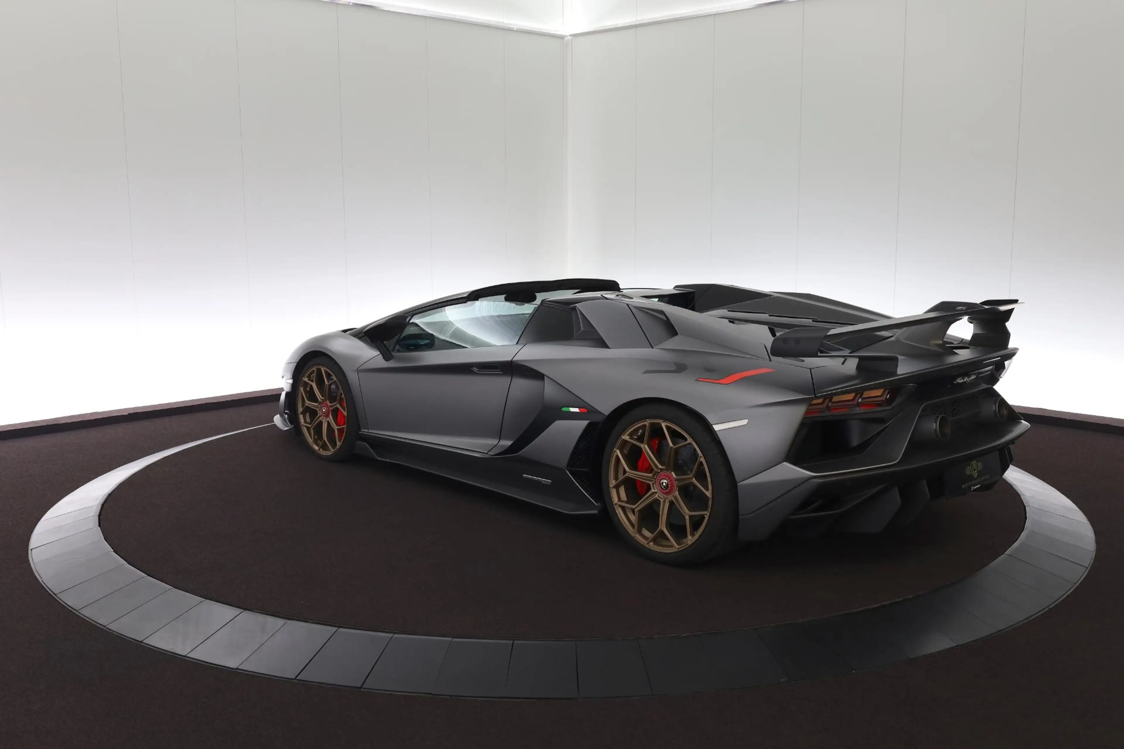 Lamborghini Aventador 6.5 V12 SVJ Roadster — photo 4