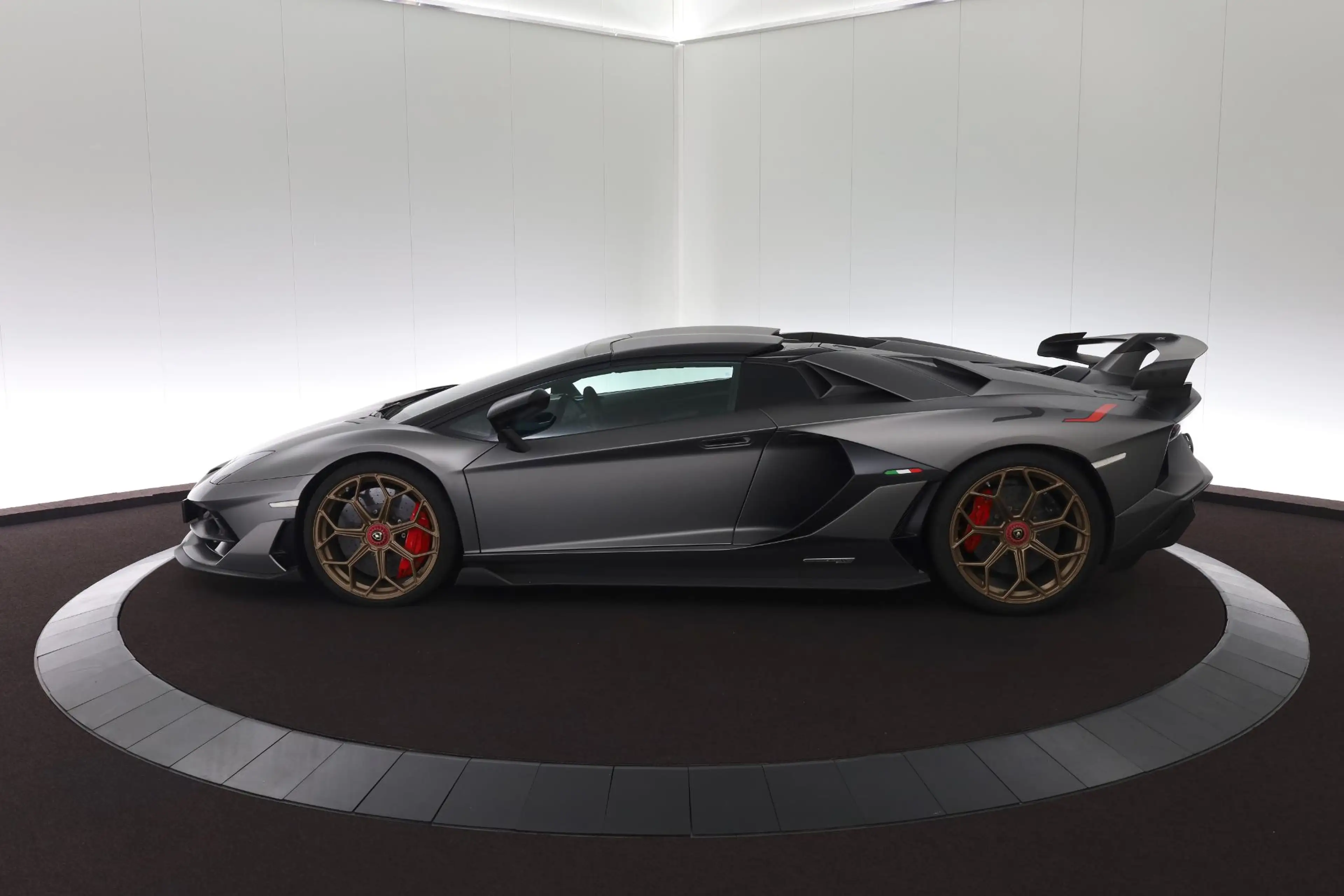 Lamborghini Aventador 6.5 V12 SVJ Roadster — photo 11