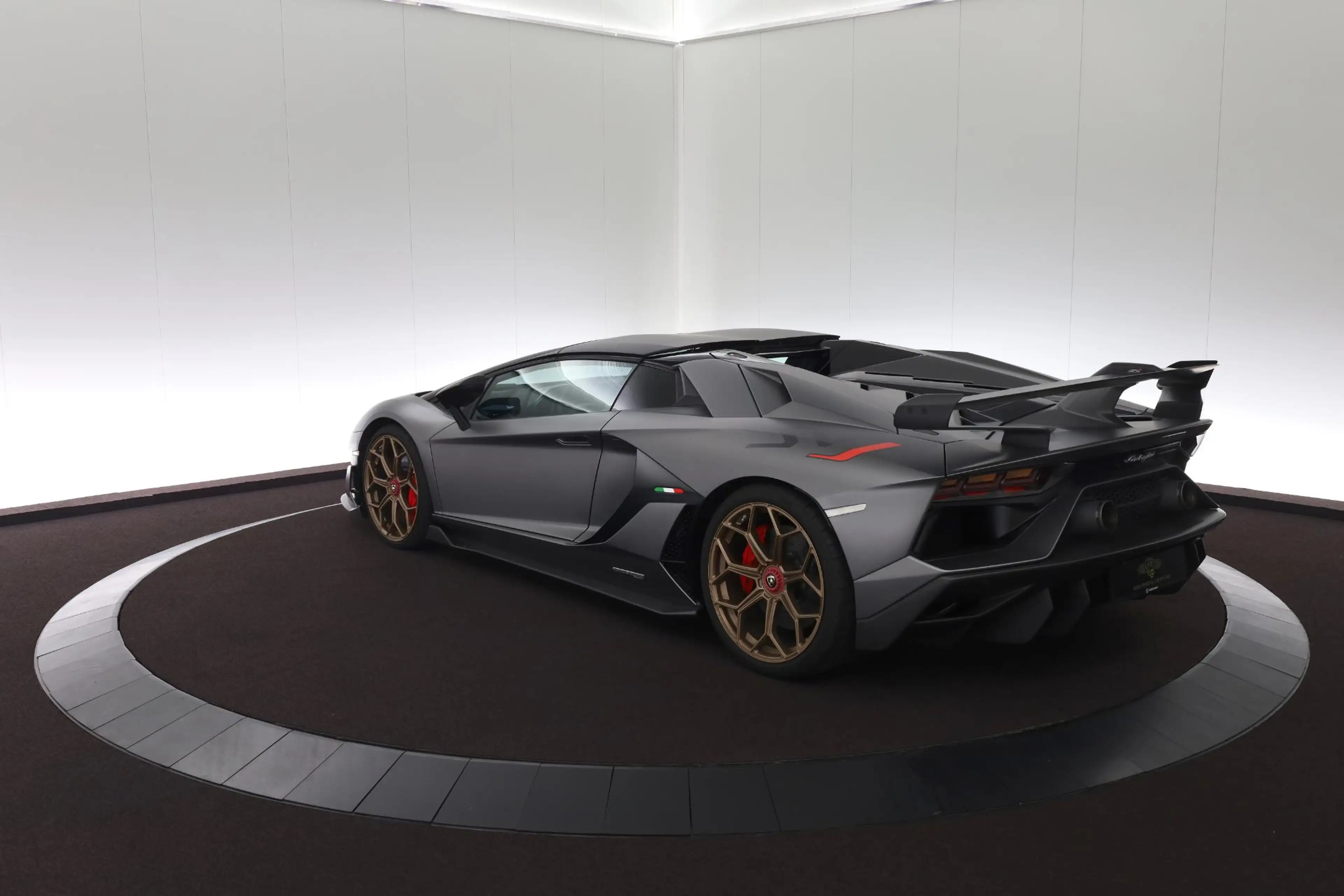 Lamborghini Aventador 6.5 V12 SVJ Roadster — photo 12