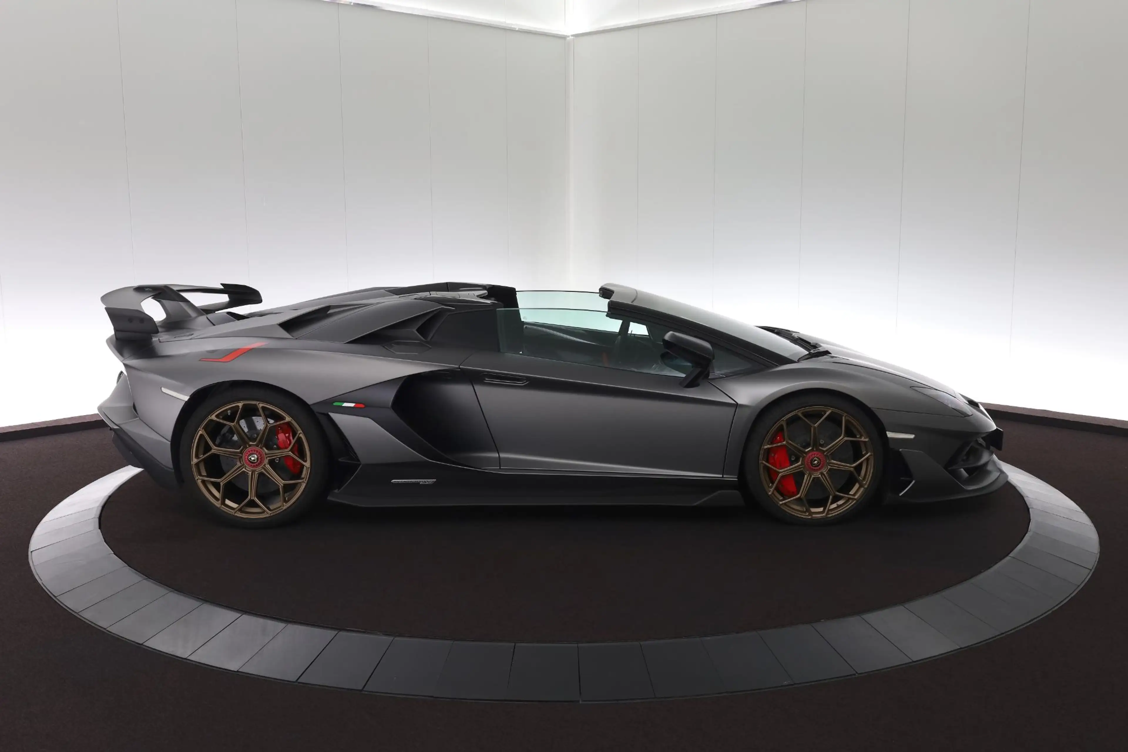 Lamborghini Aventador 6.5 V12 SVJ Roadster — photo 7