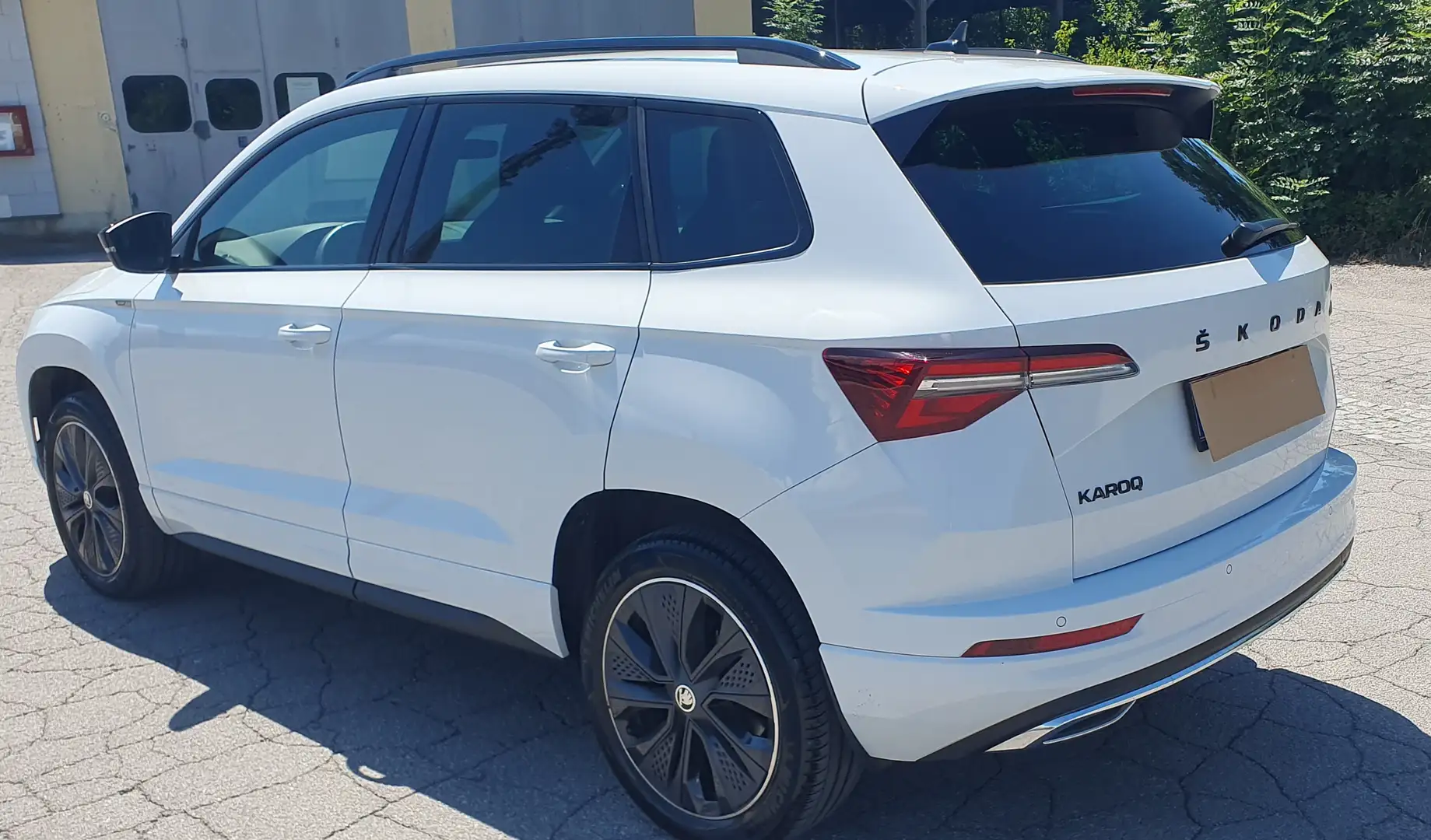Skoda Karoq 1,5 TSI  DSG Sportline Weiß - 2