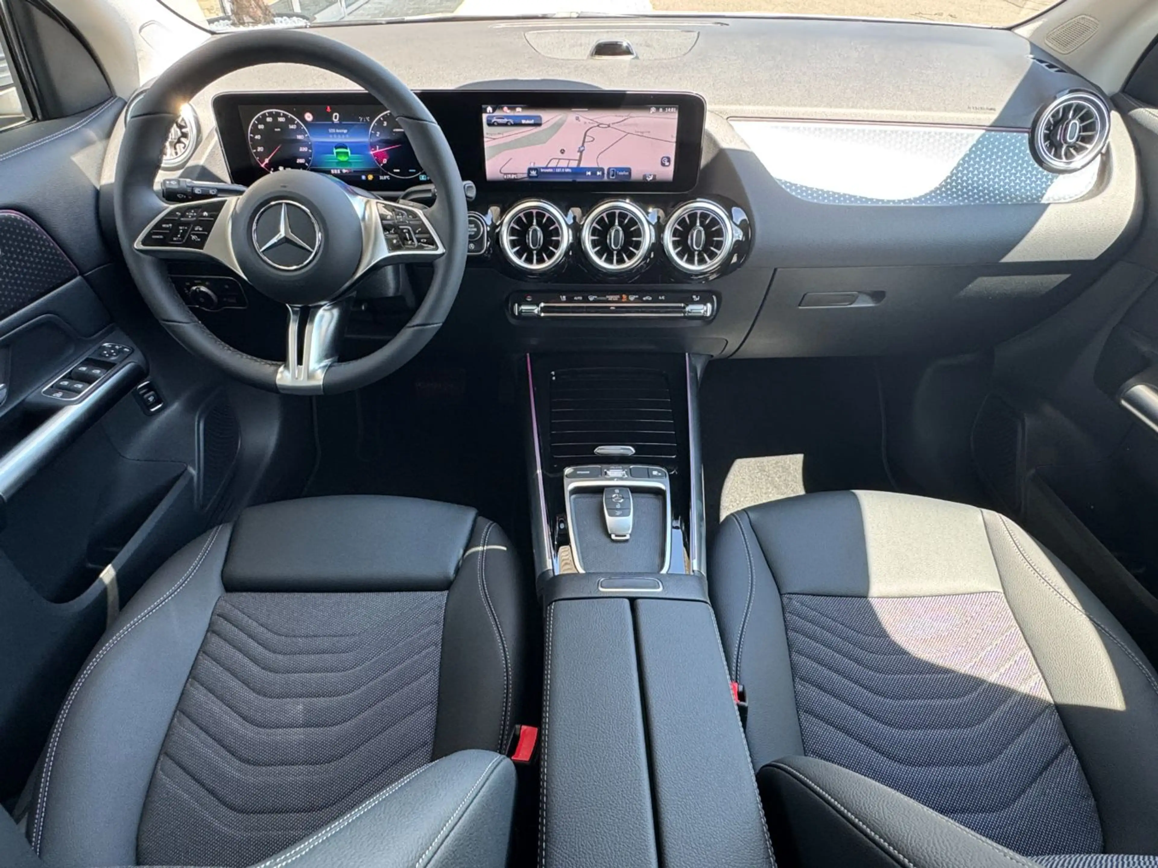 Mercedes-Benz GLA 180 Österreich-Edition Progressive KeyGo PTS — photo 20