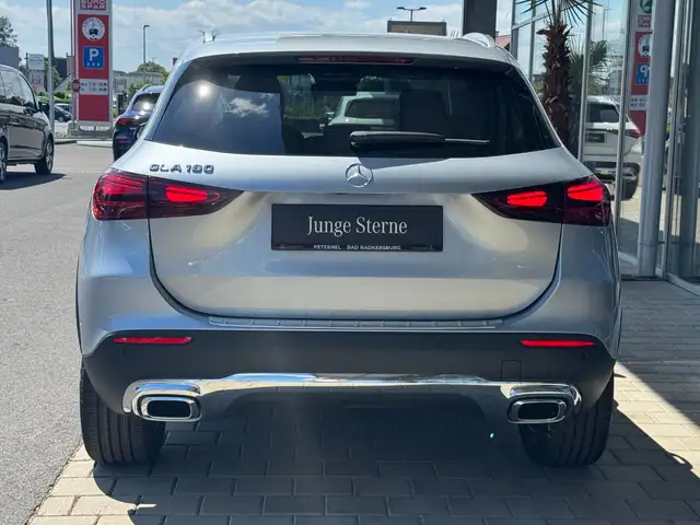 Mercedes-Benz Gla view 8