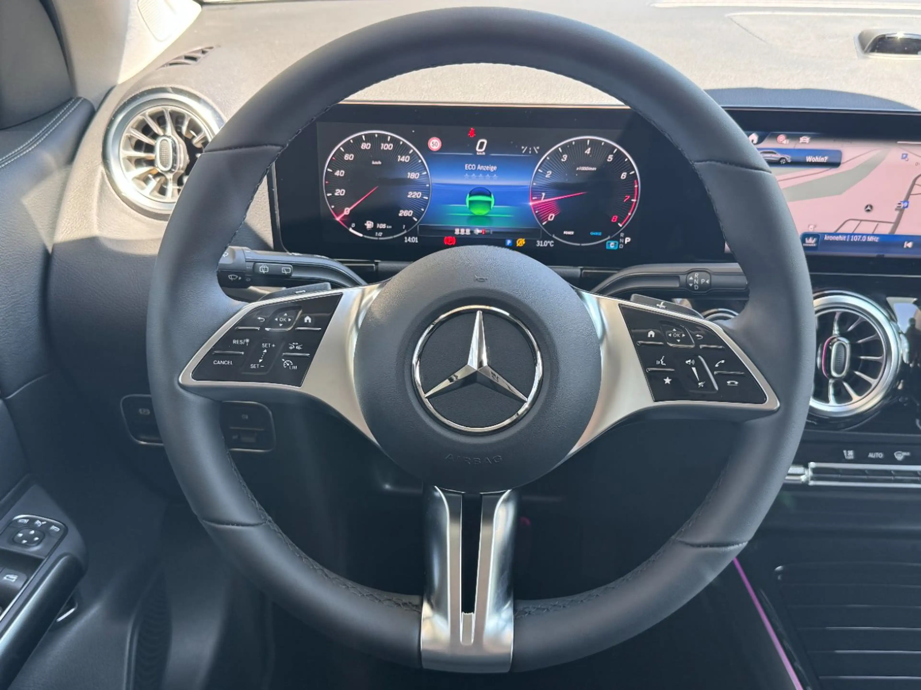 Mercedes-Benz GLA 180 Österreich-Edition Progressive KeyGo PTS — photo 21