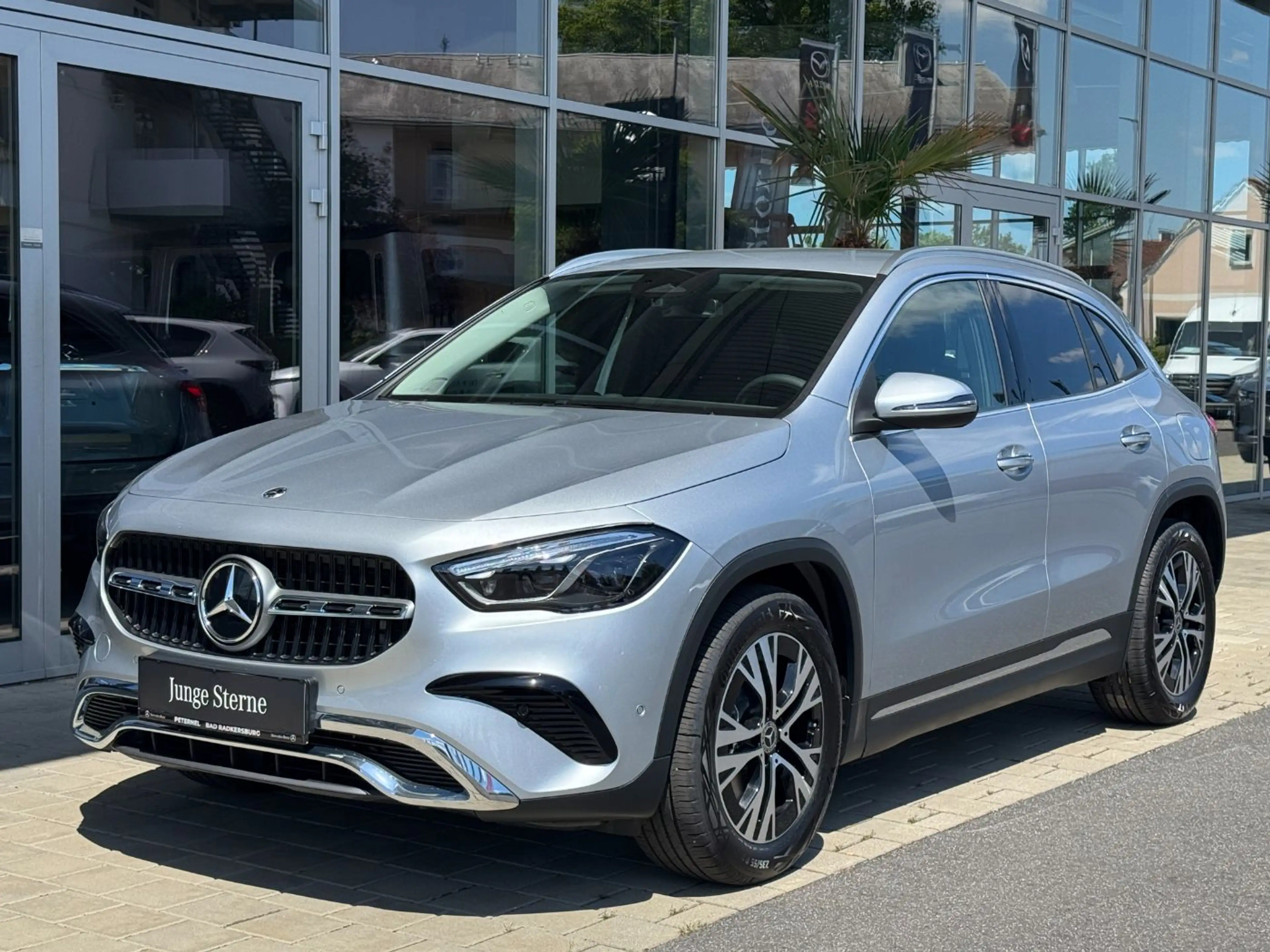 Mercedes-Benz GLA 180 Österreich-Edition Progressive KeyGo PTS — photo 2