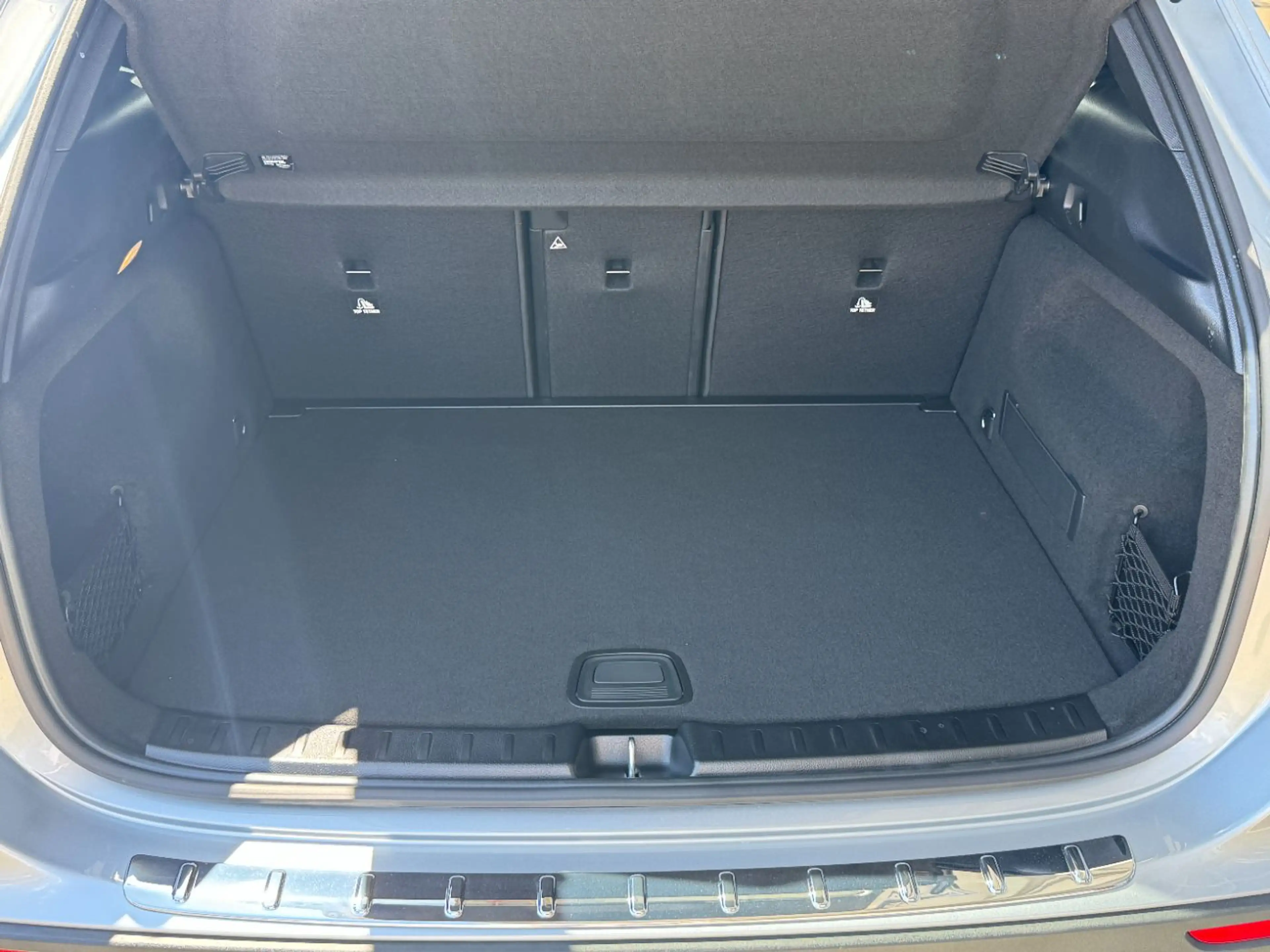 Mercedes-Benz GLA 180 Österreich-Edition Progressive KeyGo PTS — photo 10