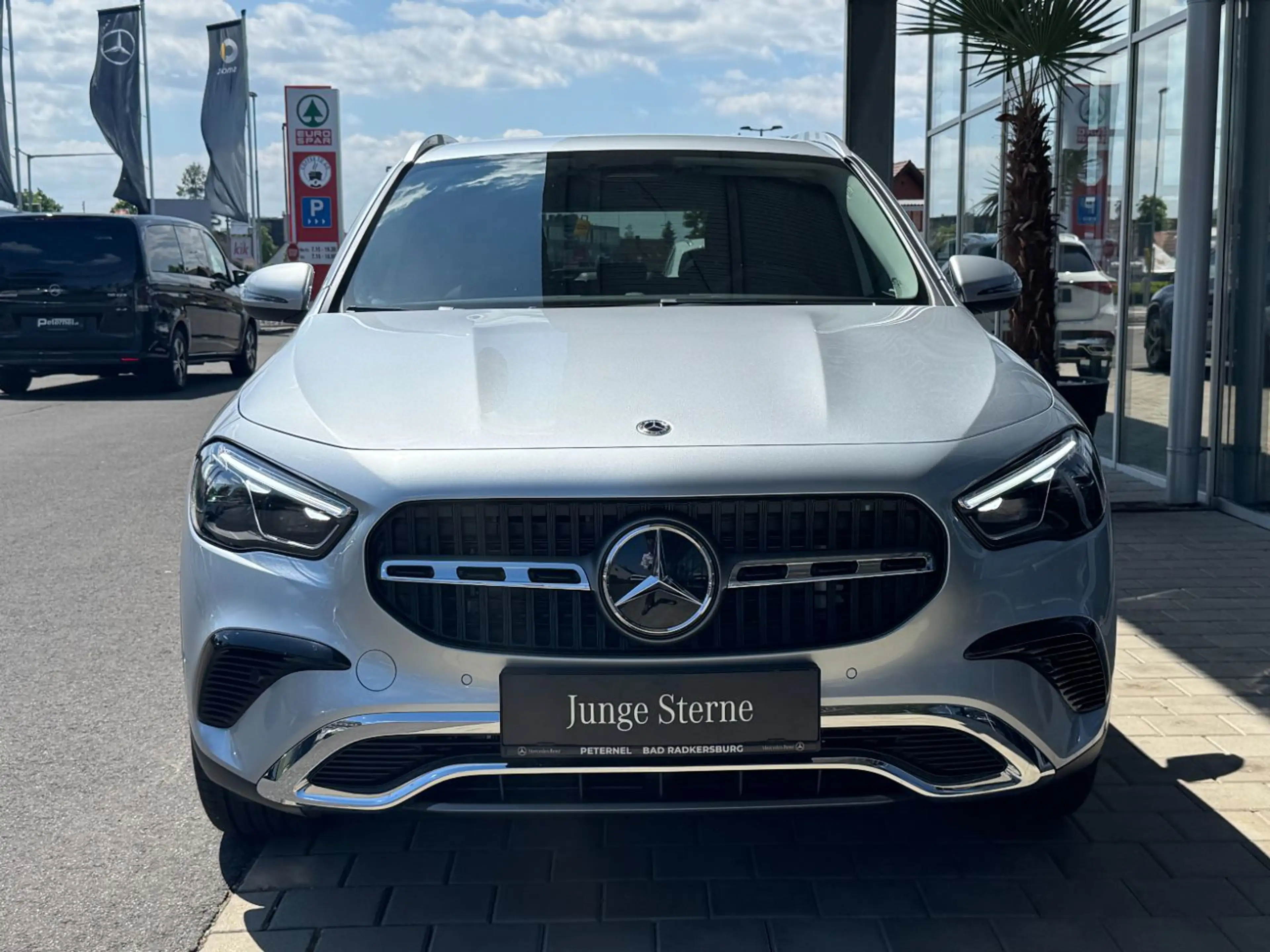 Mercedes-Benz GLA 180 Österreich-Edition Progressive KeyGo PTS — photo 11