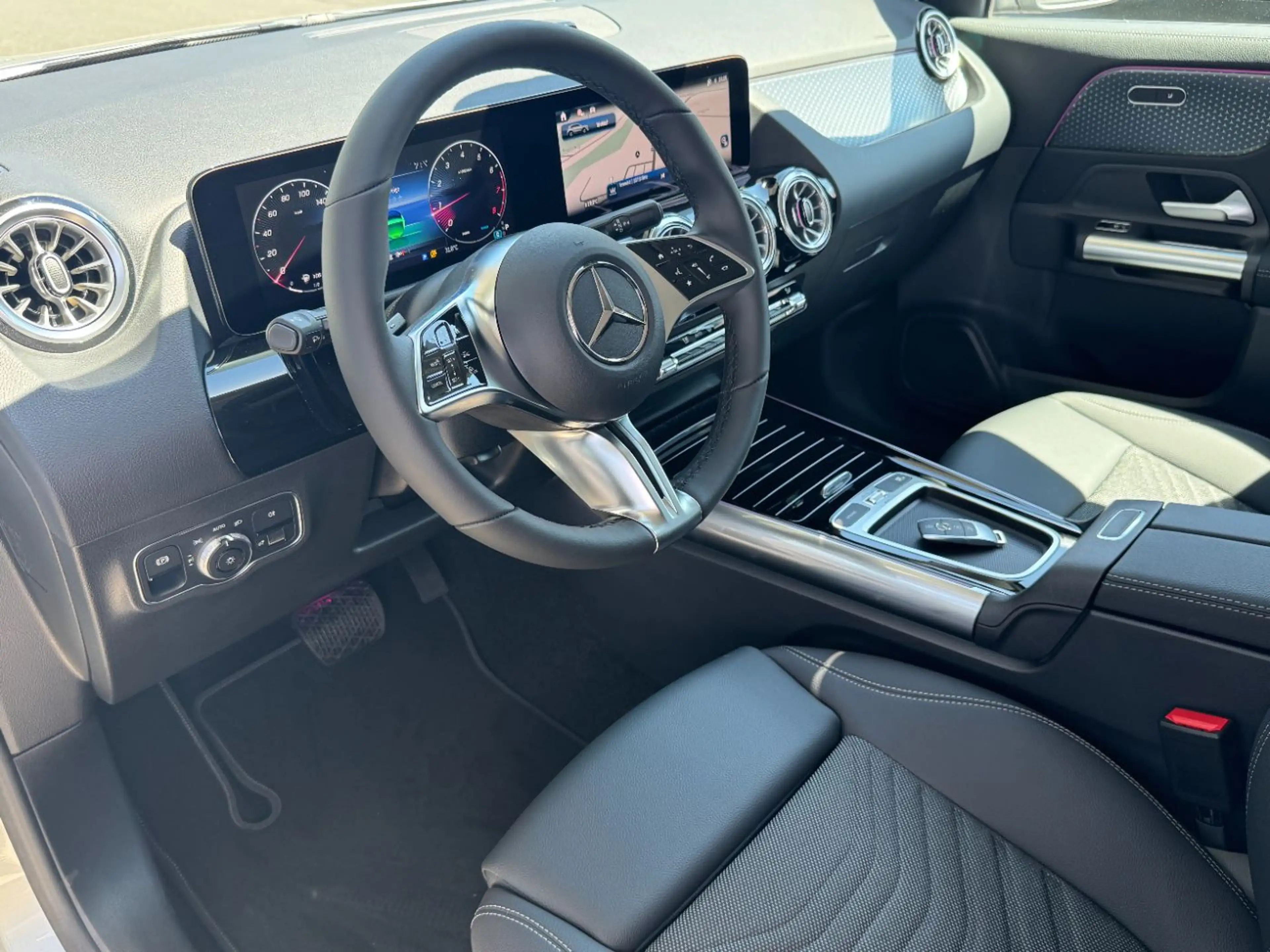 Mercedes-Benz GLA 180 Österreich-Edition Progressive KeyGo PTS — photo 19
