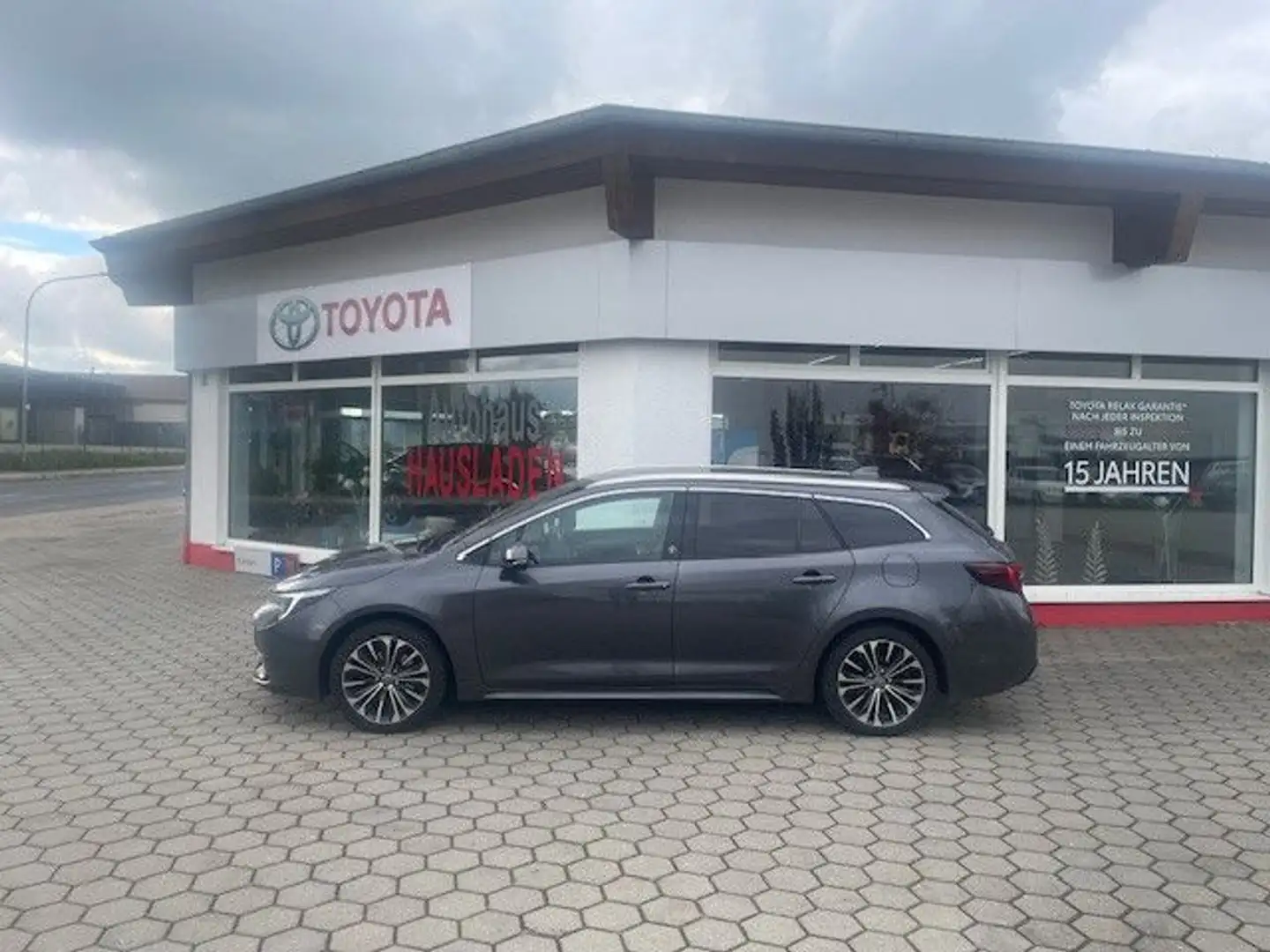 Toyota Corolla Touring Sports 2,0 Hybrid Team D Gris - 2