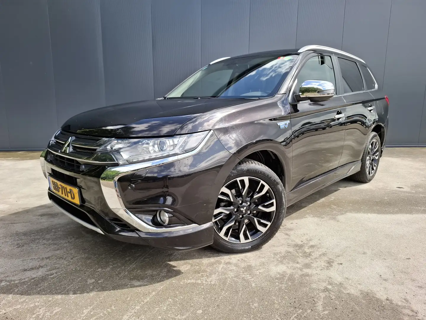 Mitsubishi Outlander 2.0 PHEV Executive Edition CAMERA HALF LEER LED NA Zwart - 1