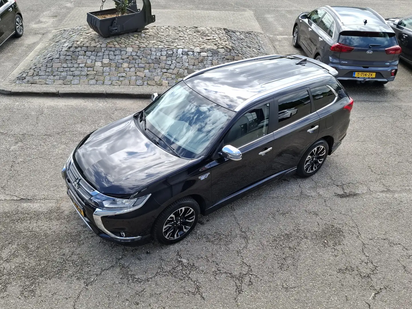 Mitsubishi Outlander 2.0 PHEV Executive Edition CAMERA HALF LEER LED NA Zwart - 2