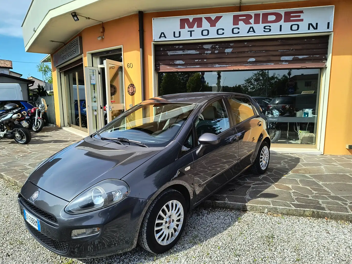 Fiat Punto Punto 2012 5p 1.3 mjt Active s Grigio - 2