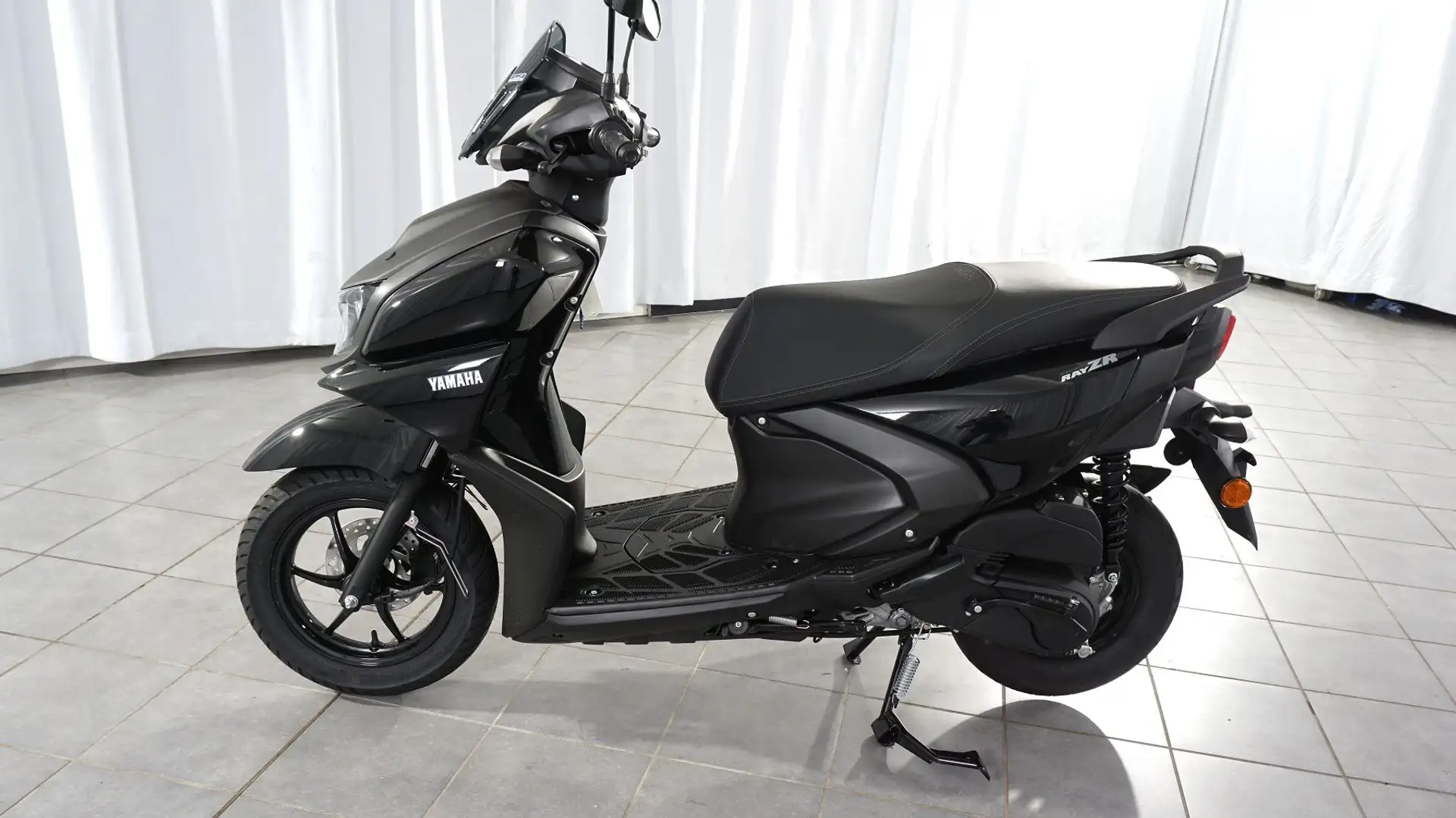 Yamaha RayZR 125 2025 nur 99 kg Vollgetankt ! Negro - 1