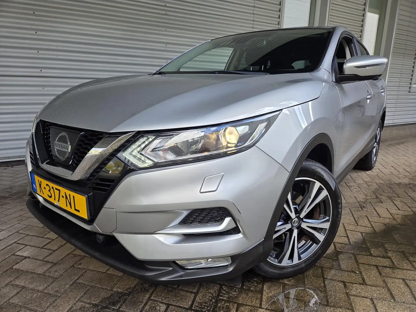 Nissan Qashqai 1.2 N-Connecta Grijs - 2