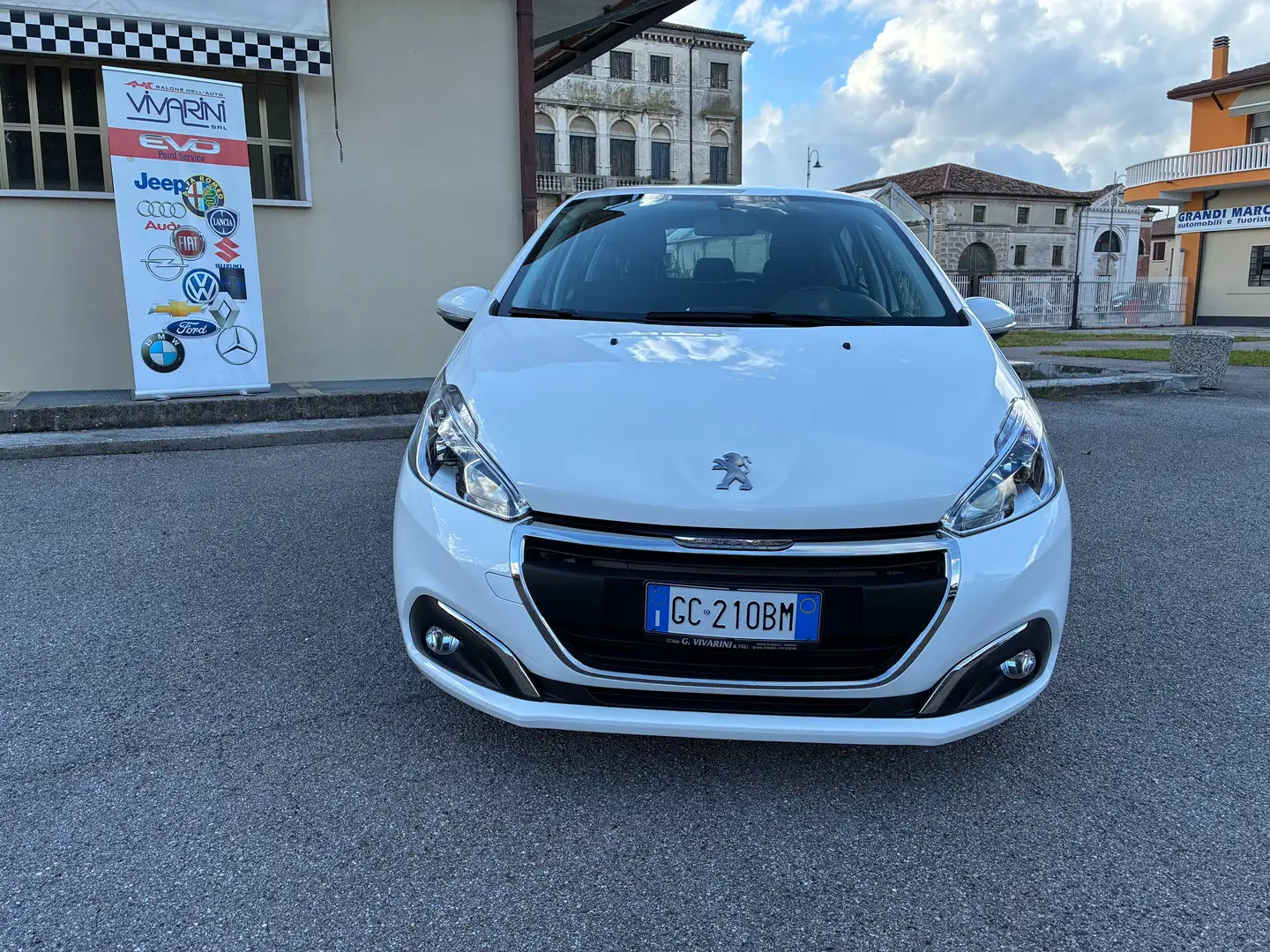 Peugeot 208 BlueHDi 100 5 porte Active Bianco - 2