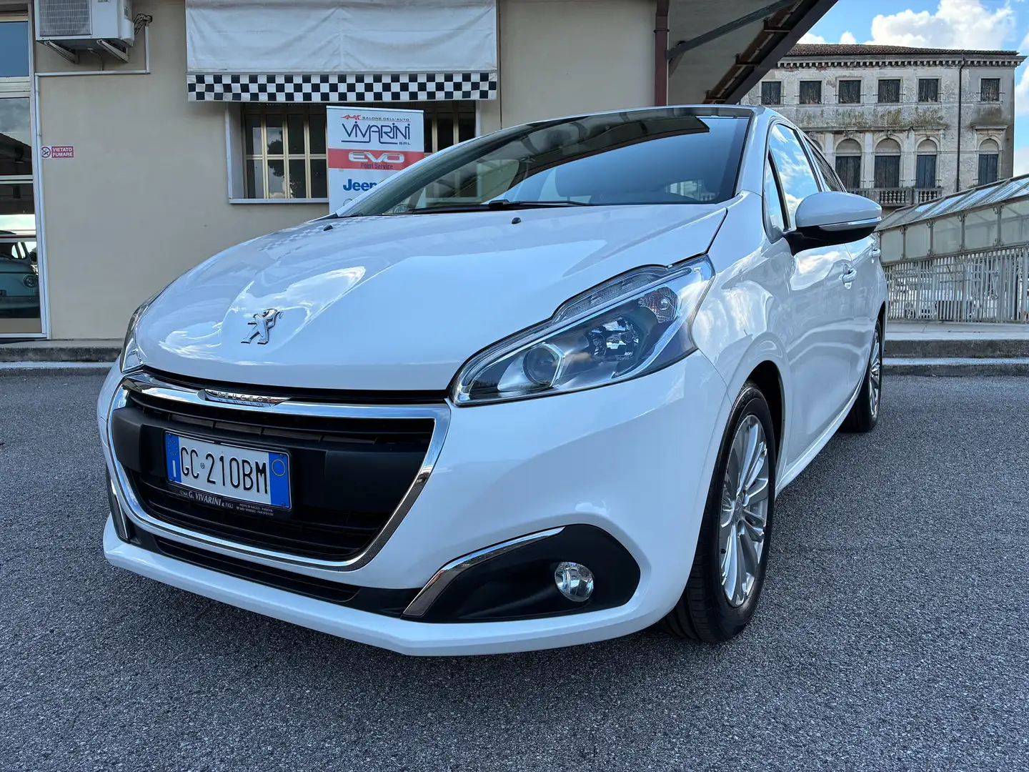 Peugeot 208 BlueHDi 100 5 porte Active Bianco - 1