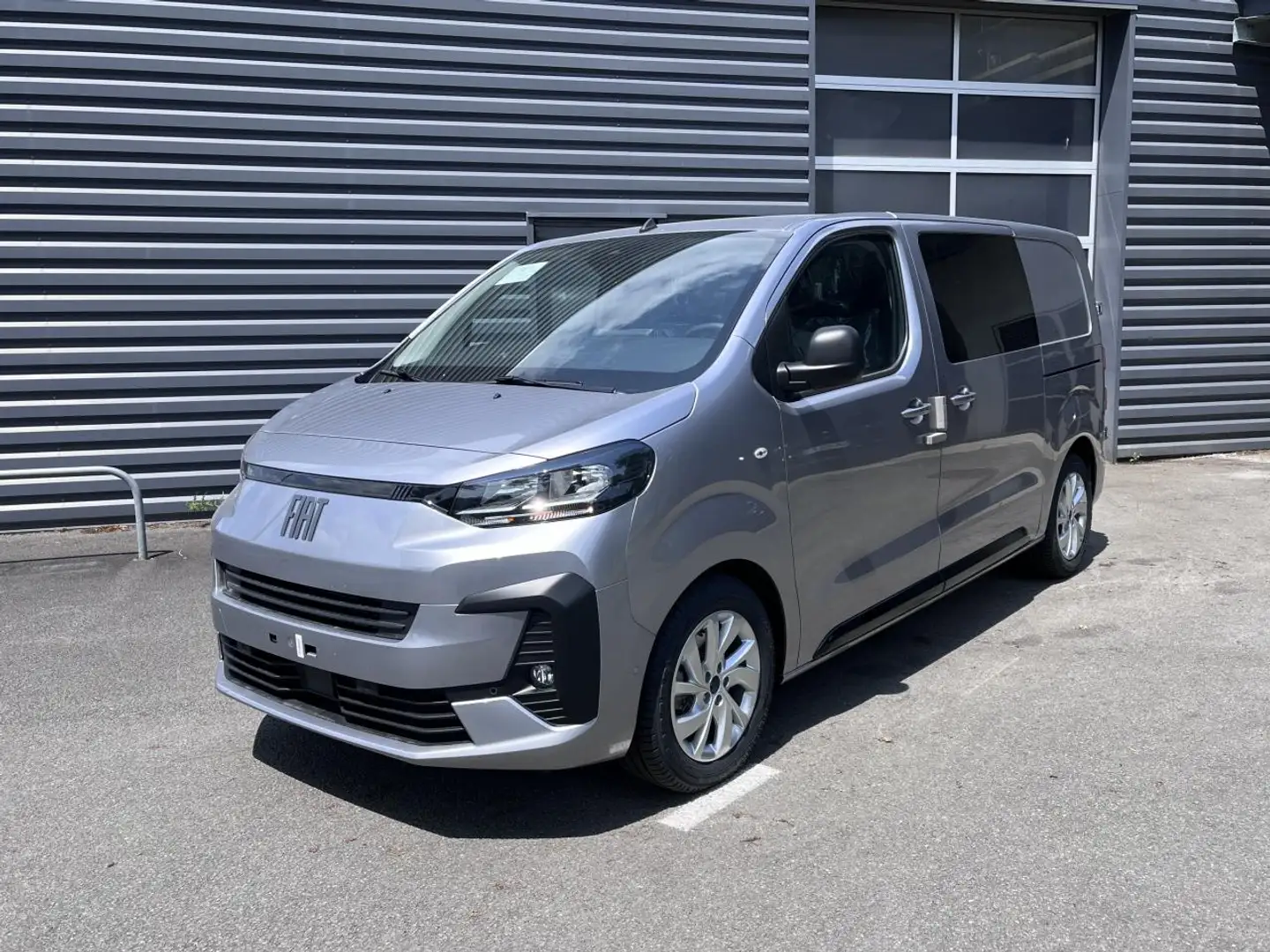 Fiat Scudo Scudo M Cab Appro BlueHDI 180 Premium Connect EAT8 Szary - 1