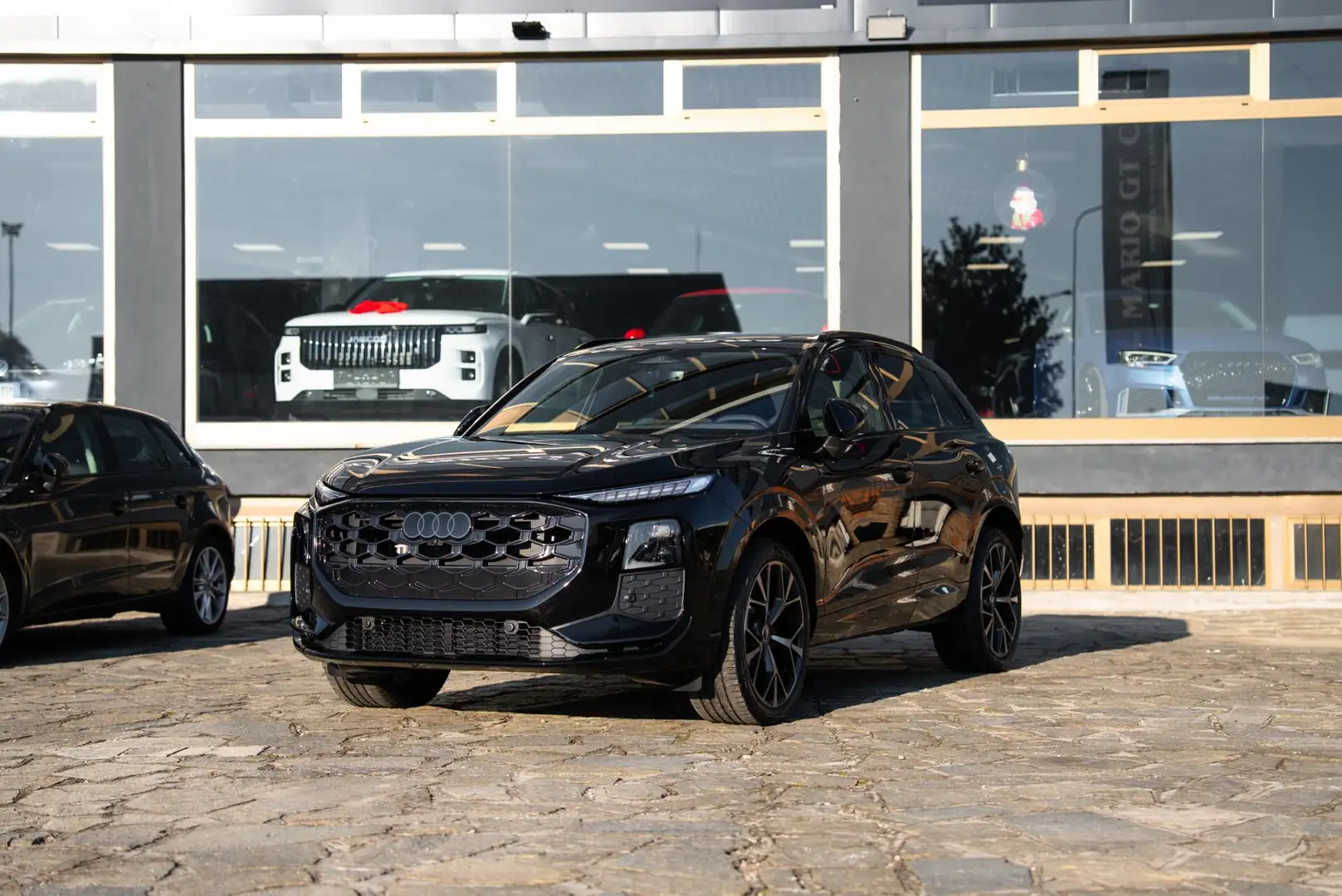 Audi Q3 Q3 45 TFSI e S tronic S line edition Schwarz - 2