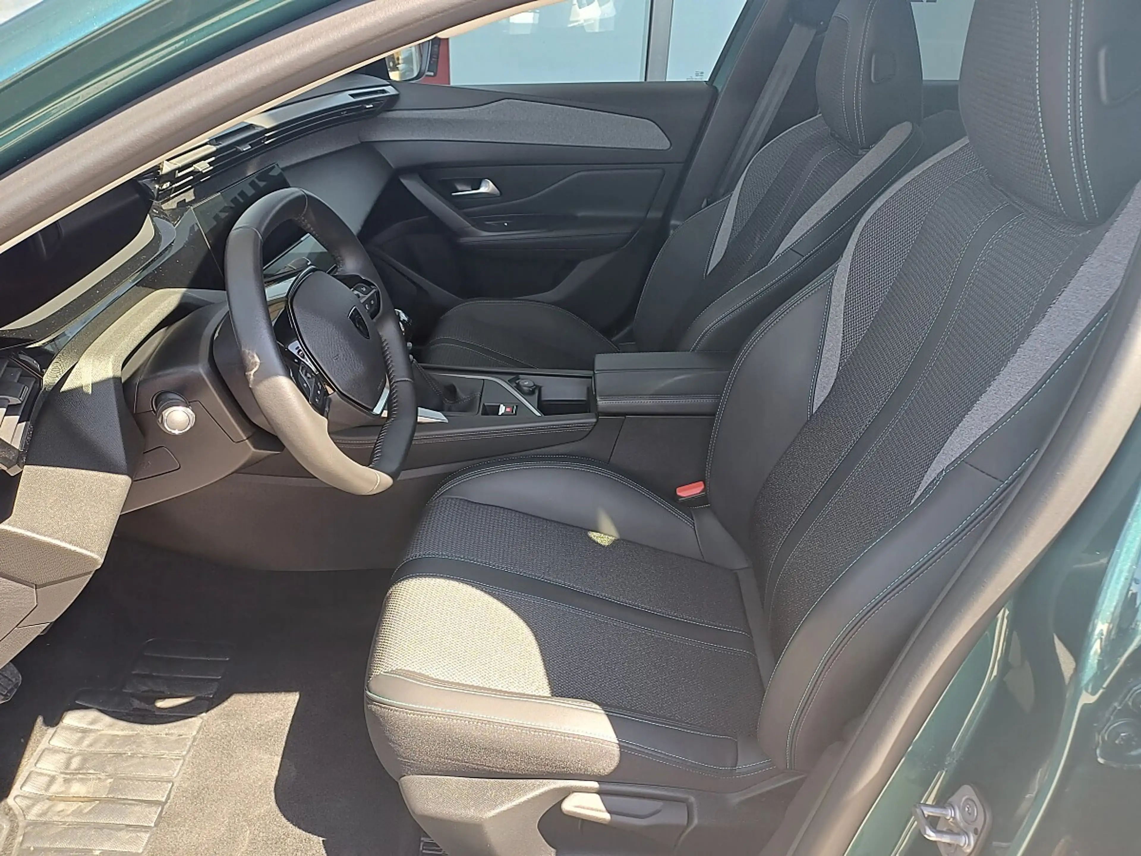 Peugeot 308 SW PureTech 130 S&S 6-Gang-Manuell Allure — photo 11