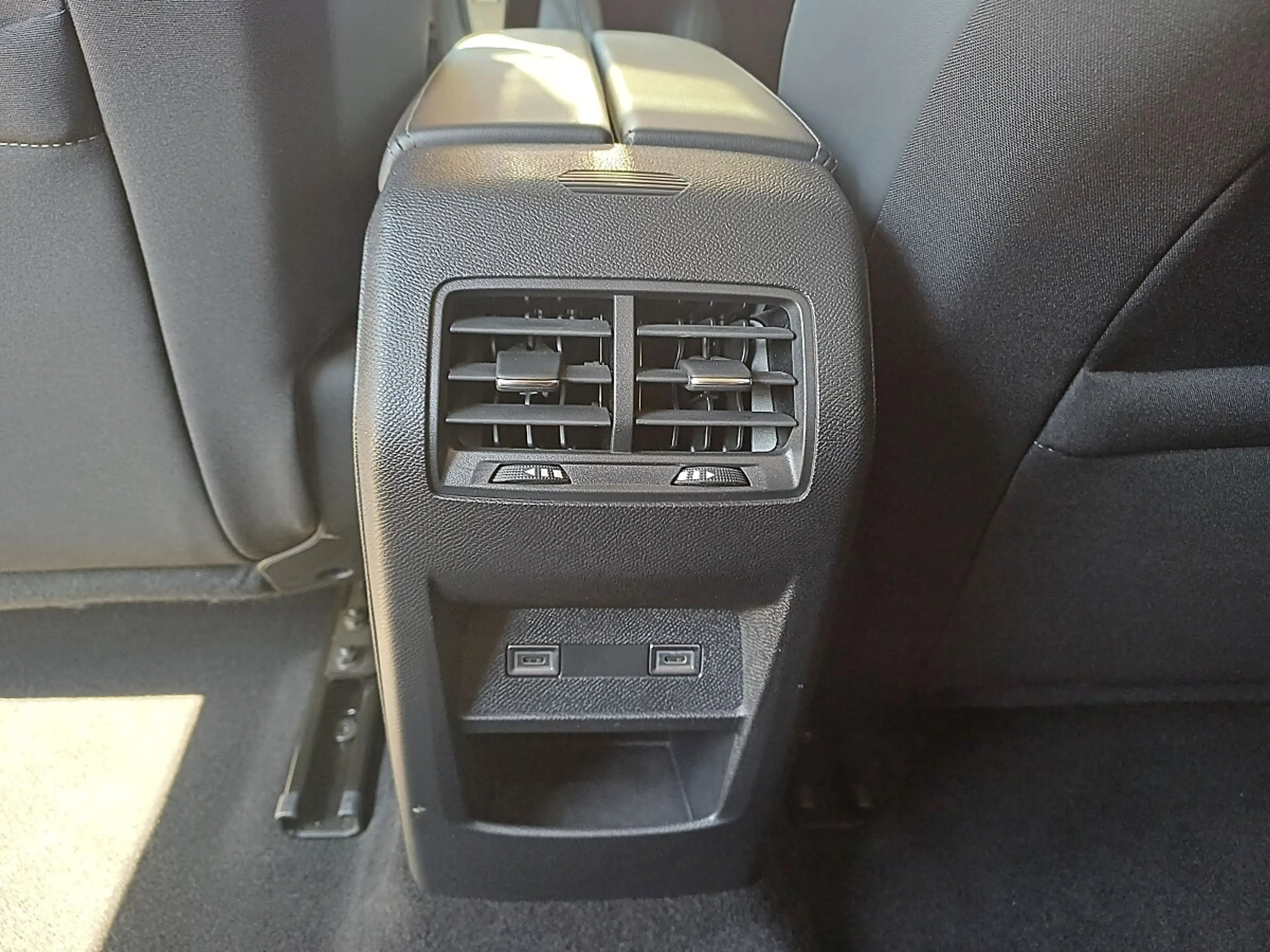 Peugeot 308 SW PureTech 130 S&S 6-Gang-Manuell Allure — photo 9