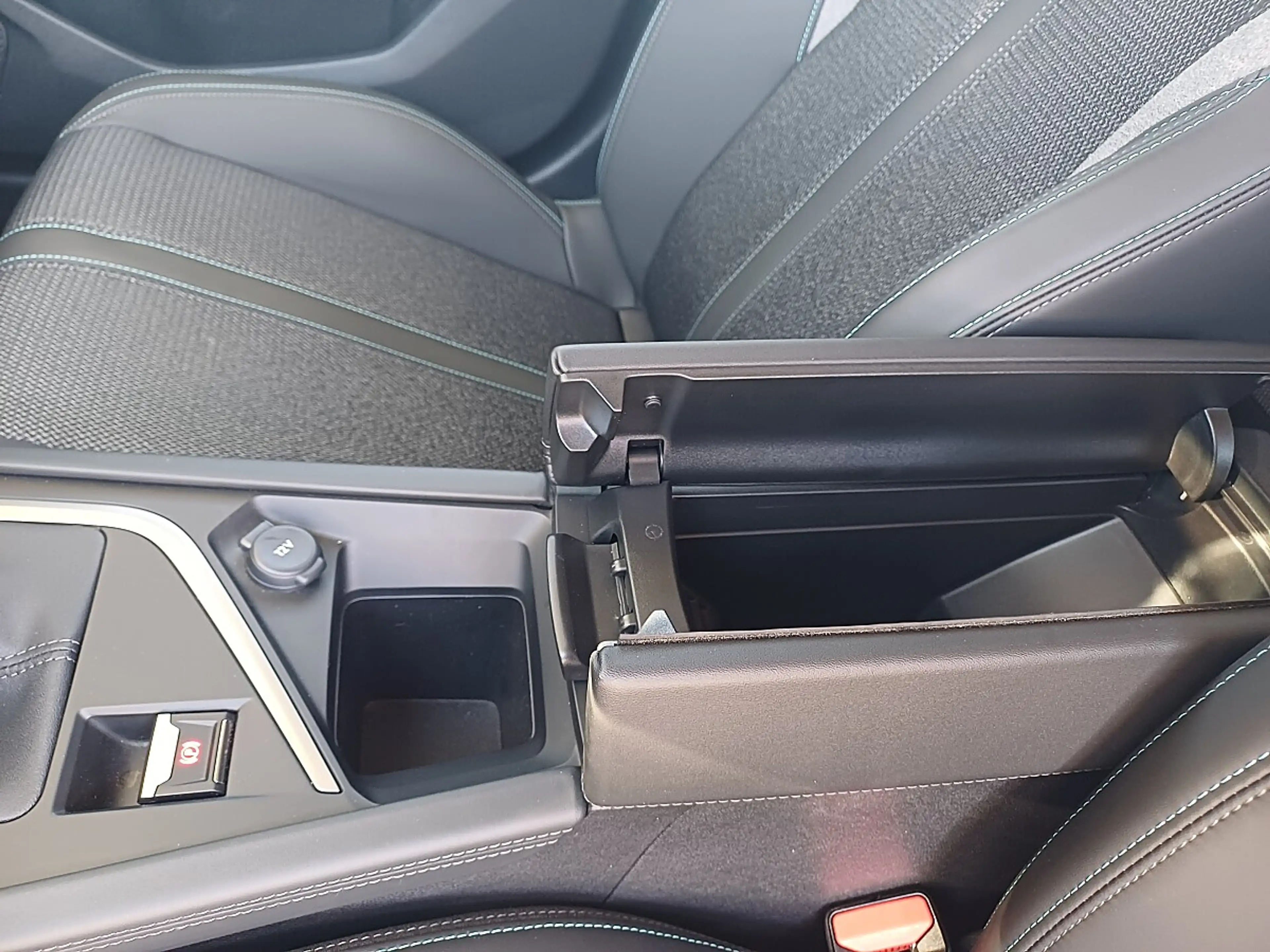 Peugeot 308 SW PureTech 130 S&S 6-Gang-Manuell Allure — photo 14