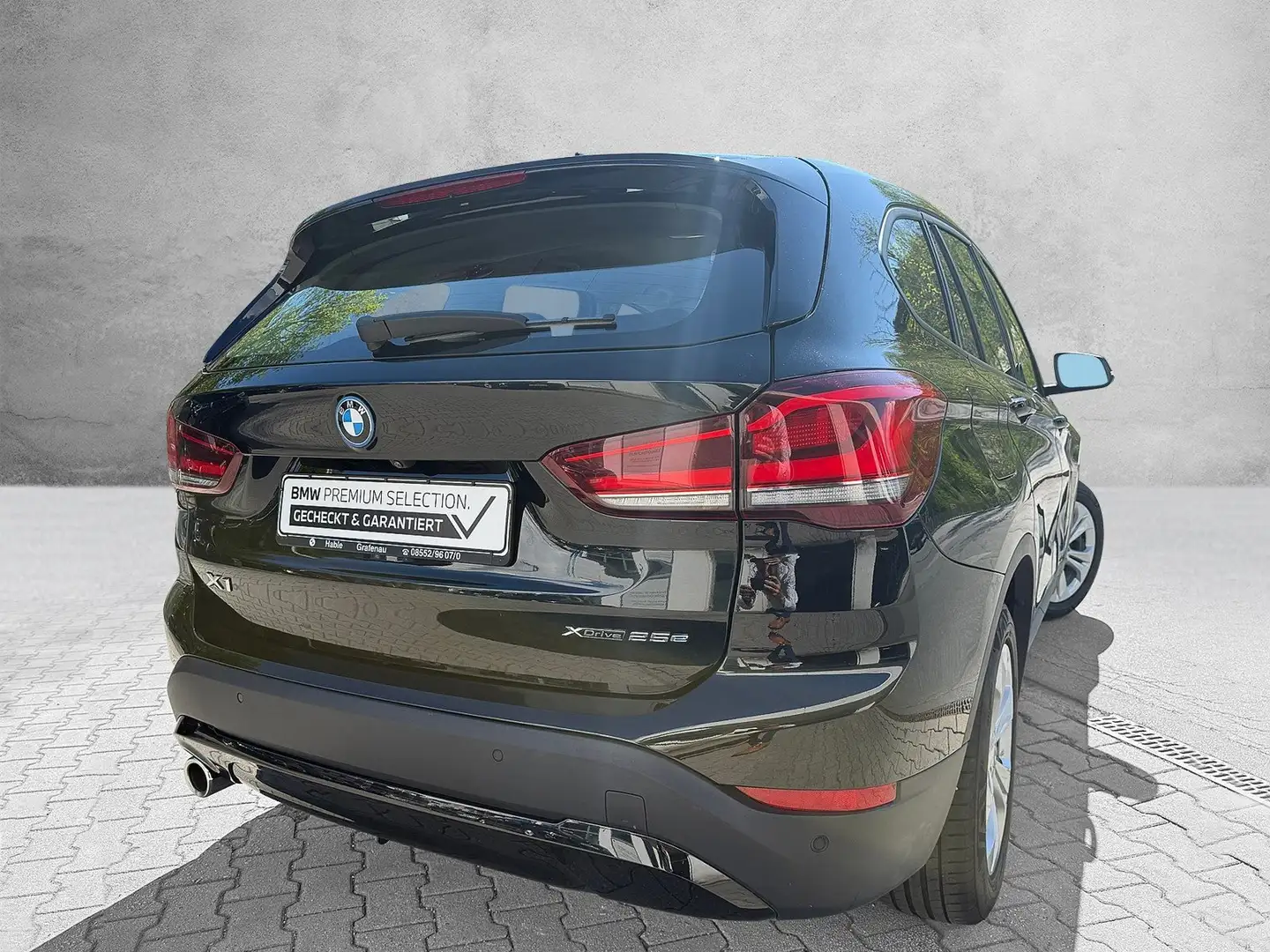 BMW X1 xDrive25e Schwarz - 2