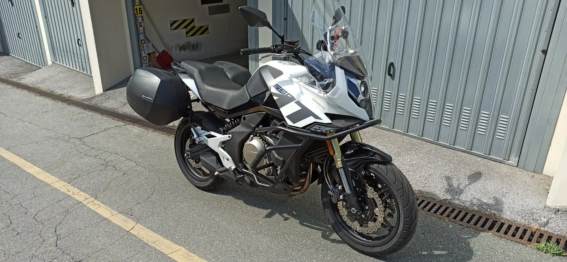 CFMOTO 650 MT Blanc - 1