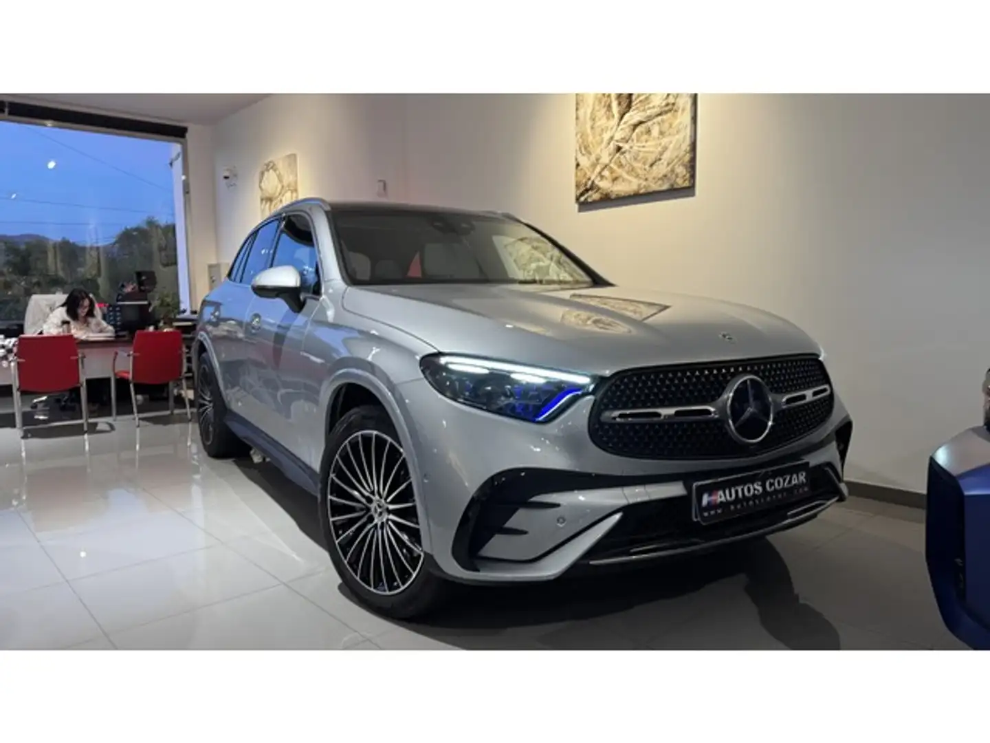 Mercedes-Benz GLC 300 300d 4Matic 9G-Tronic Серебристый - 2