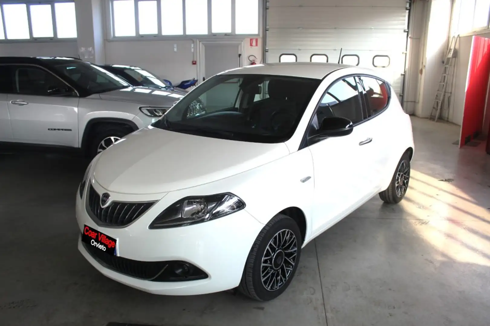 Lancia Ypsilon 1.0 FireFly 5 porte S&S Hybrid Platino Weiß - 1