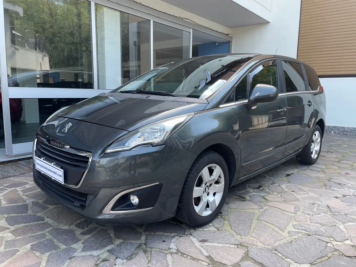 Peugeot 5008 5008 1.2 puretech t Active s&s 7 POSTI Grau - 1