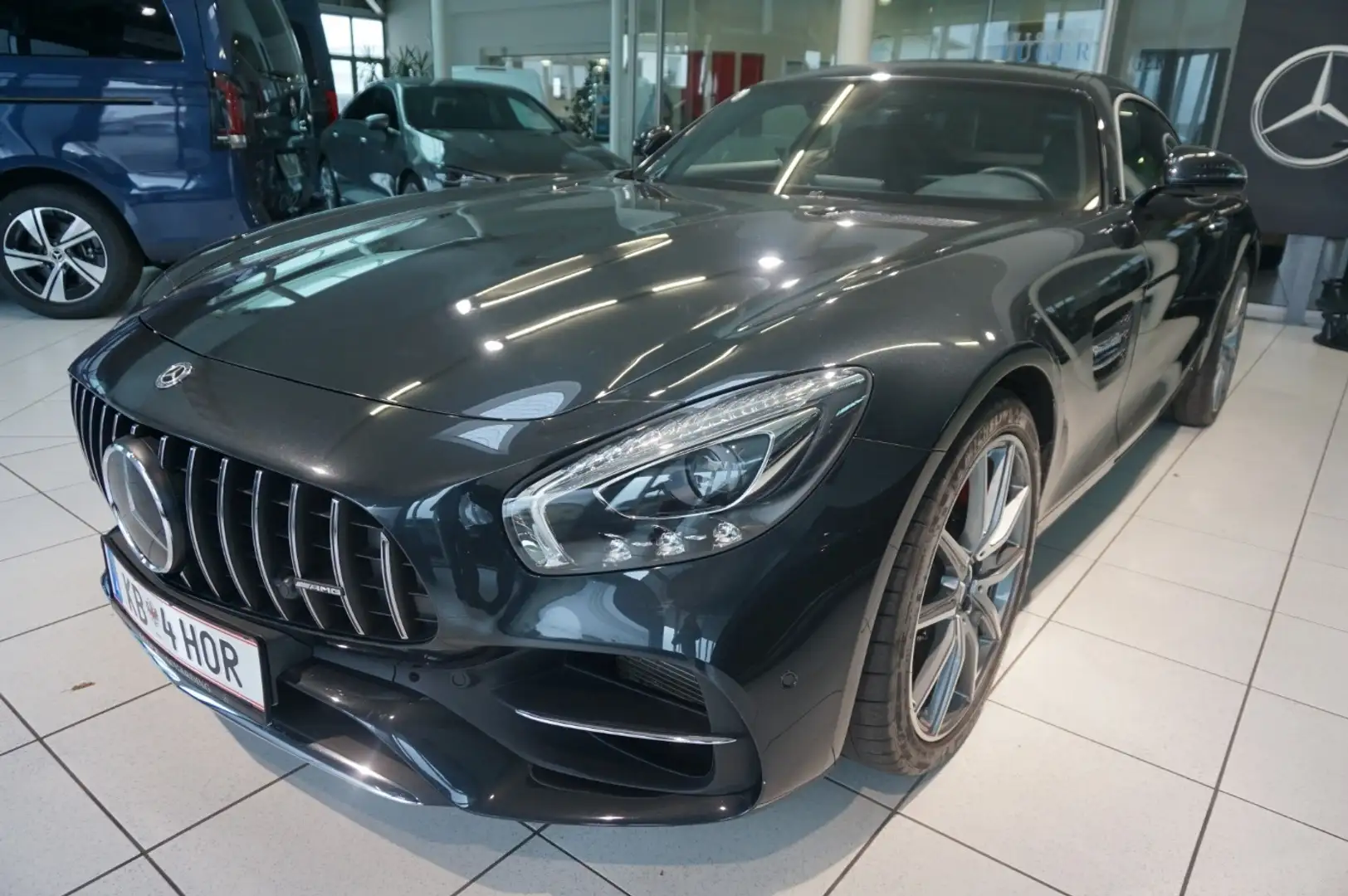 Mercedes-Benz AMG GT S AMG KeyGo Shz LED Distr COM Schwarz - 1
