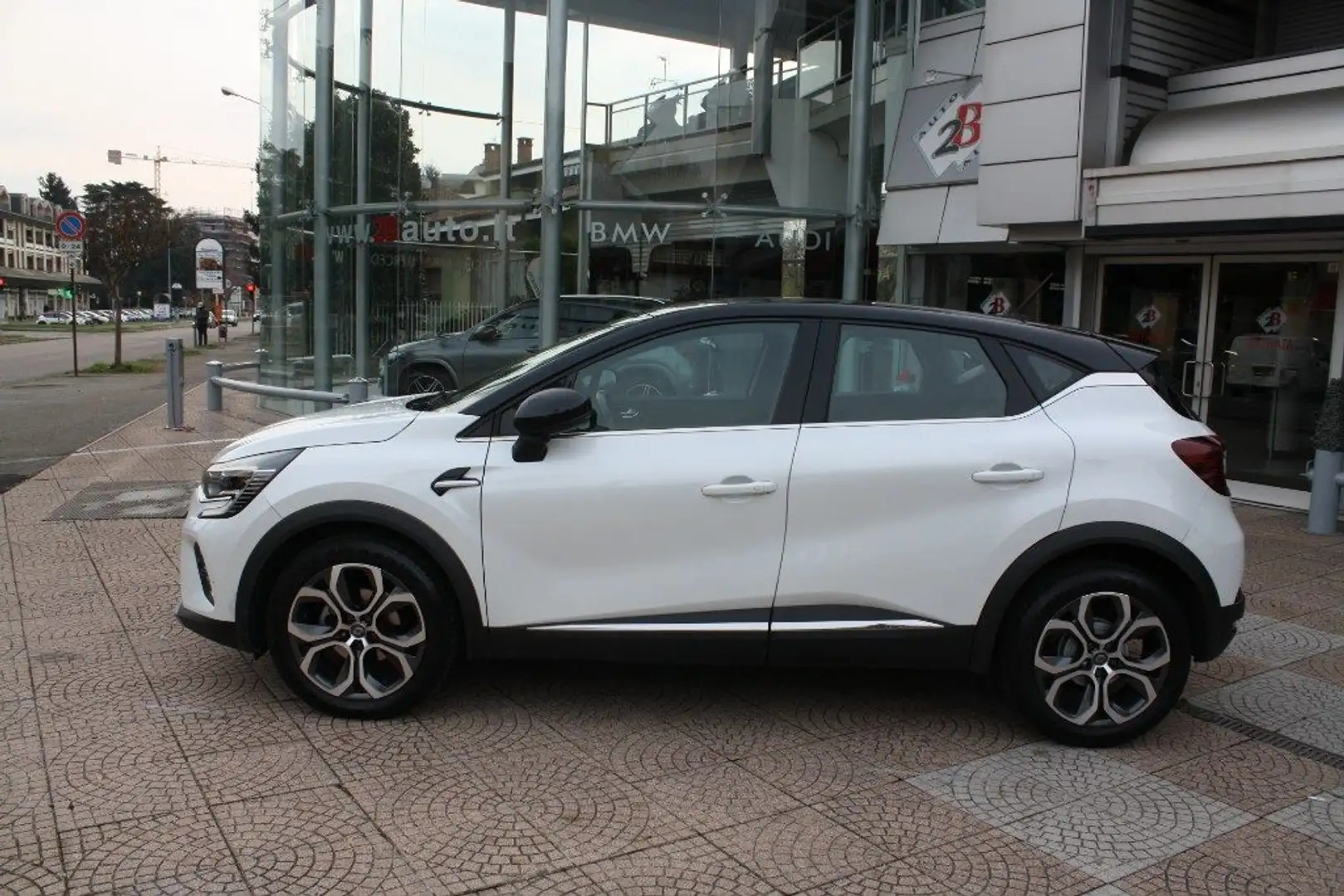 Renault Captur TCe 130 CV EDC FAP Initiale Paris Bianco - 2