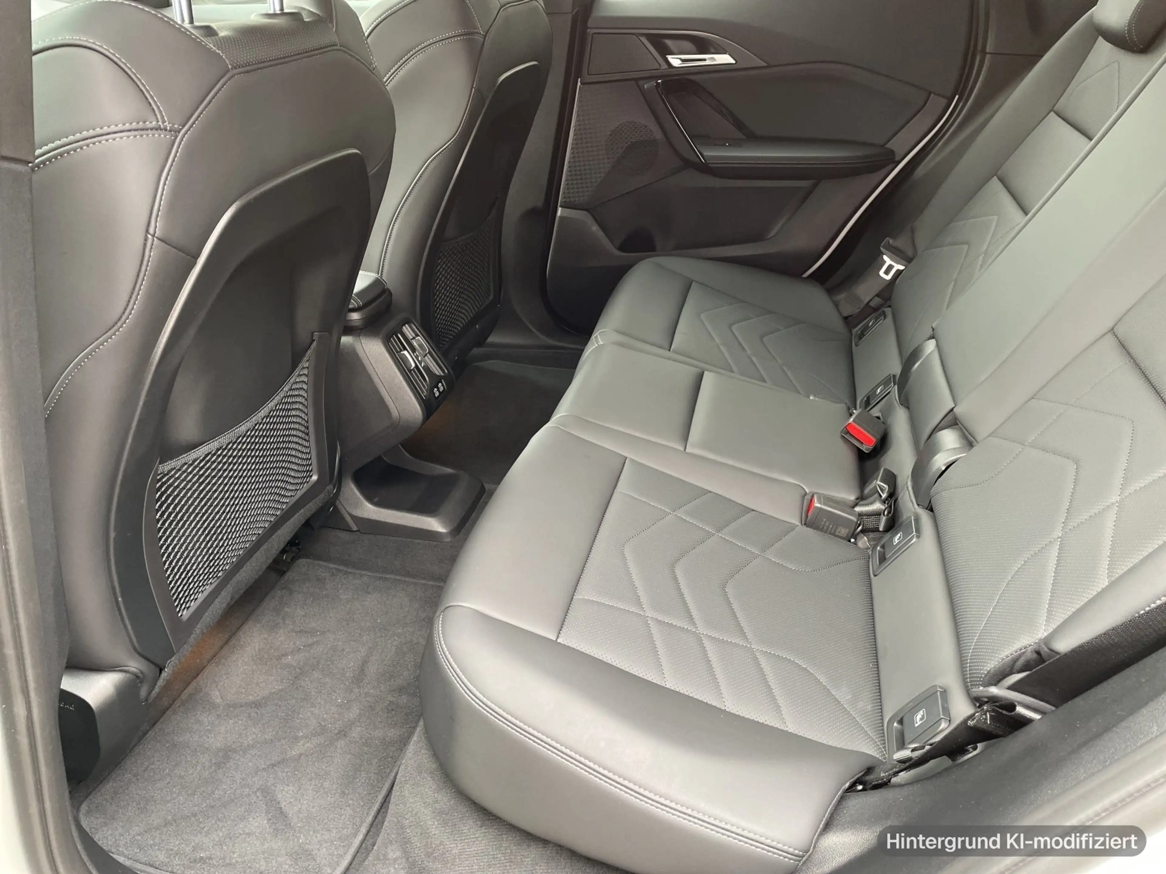 BMW iX1 xDrive30 Sportsitze-Adaptives M Fahrwerk-KOmfortzu — photo 11
