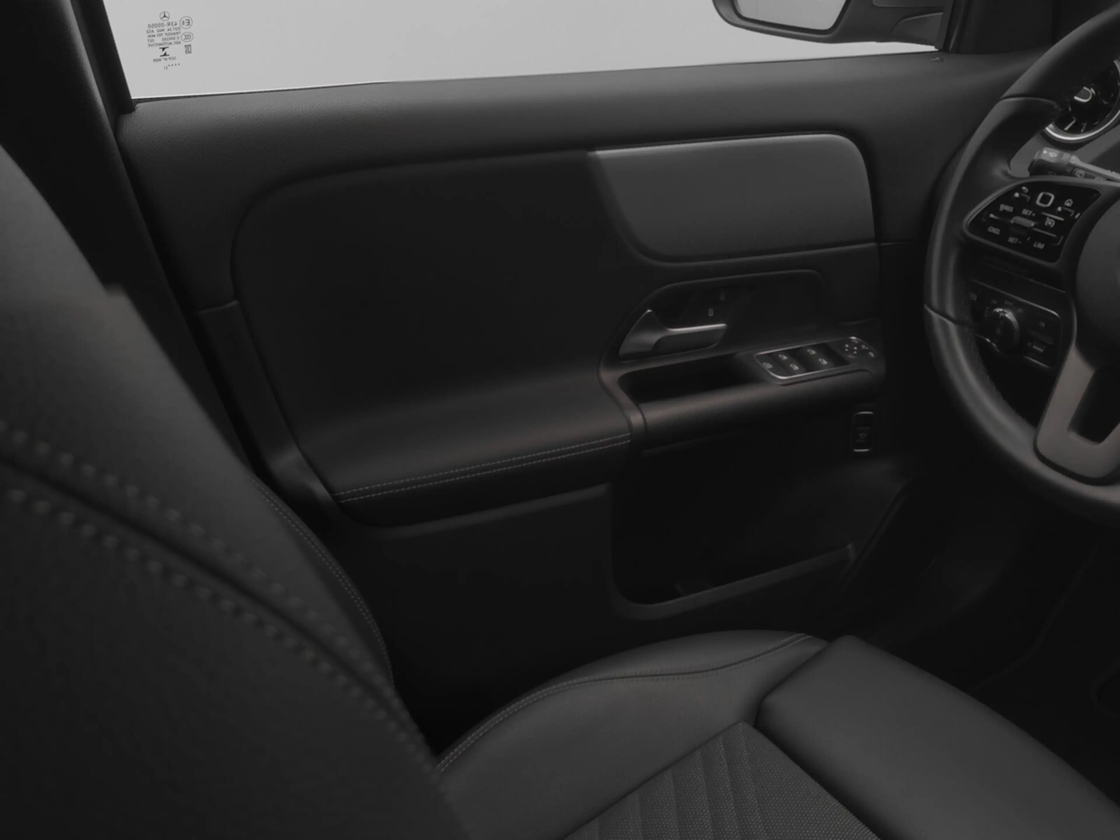 Mercedes-Benz GLA 180 GLA 180 Style LED+Kamera+EasyPack Navi/Autom. — photo 22
