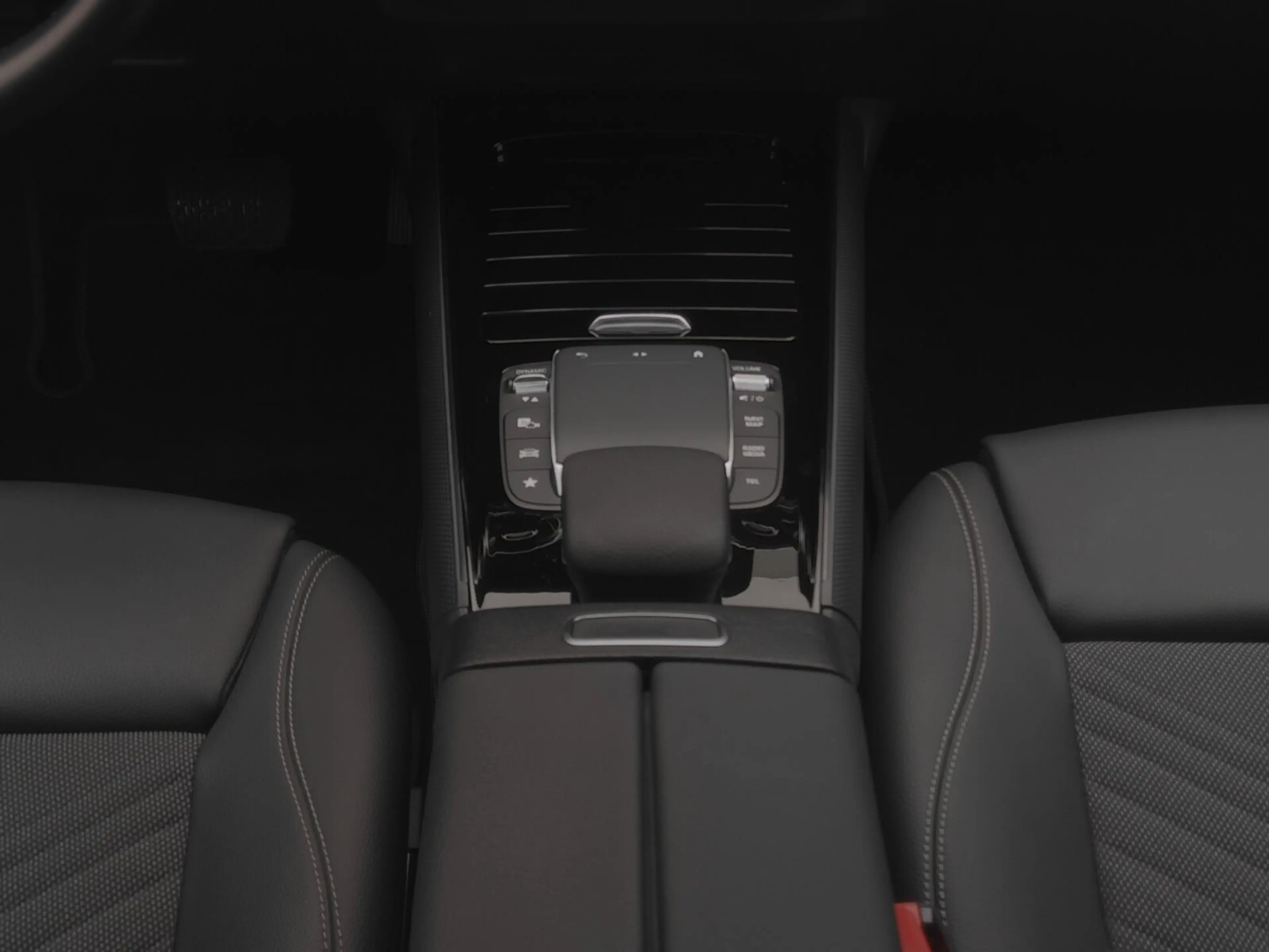 Mercedes-Benz GLA 180 GLA 180 Style LED+Kamera+EasyPack Navi/Autom. — photo 21